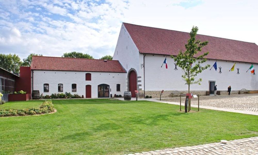 Ferme de Mont-Saint-Jean – photo 2, salle de séminaire à Waterloo