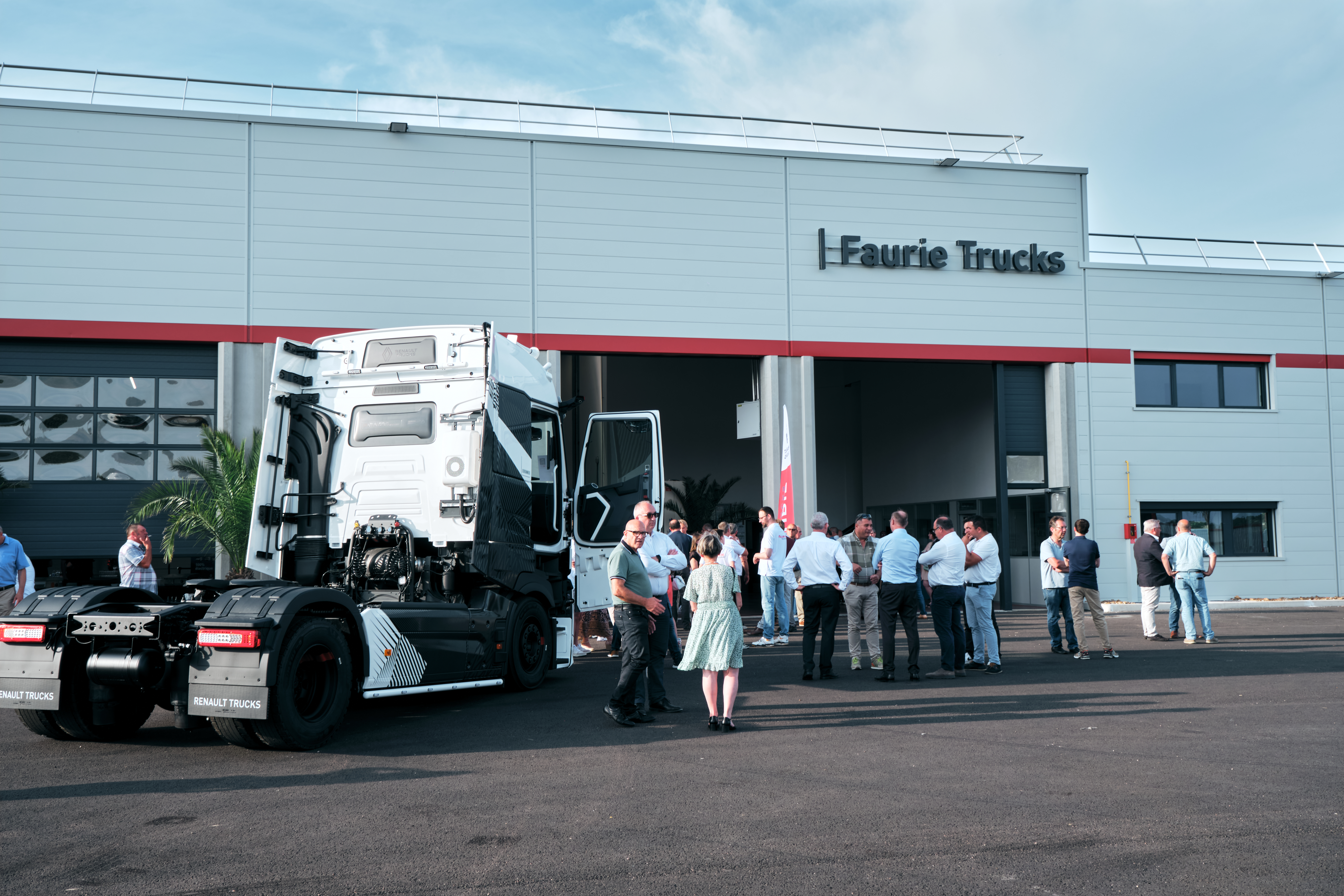 Lieu événementiel portes ouvertes Belgique vue industrielle réhabilitée · INNOV'events