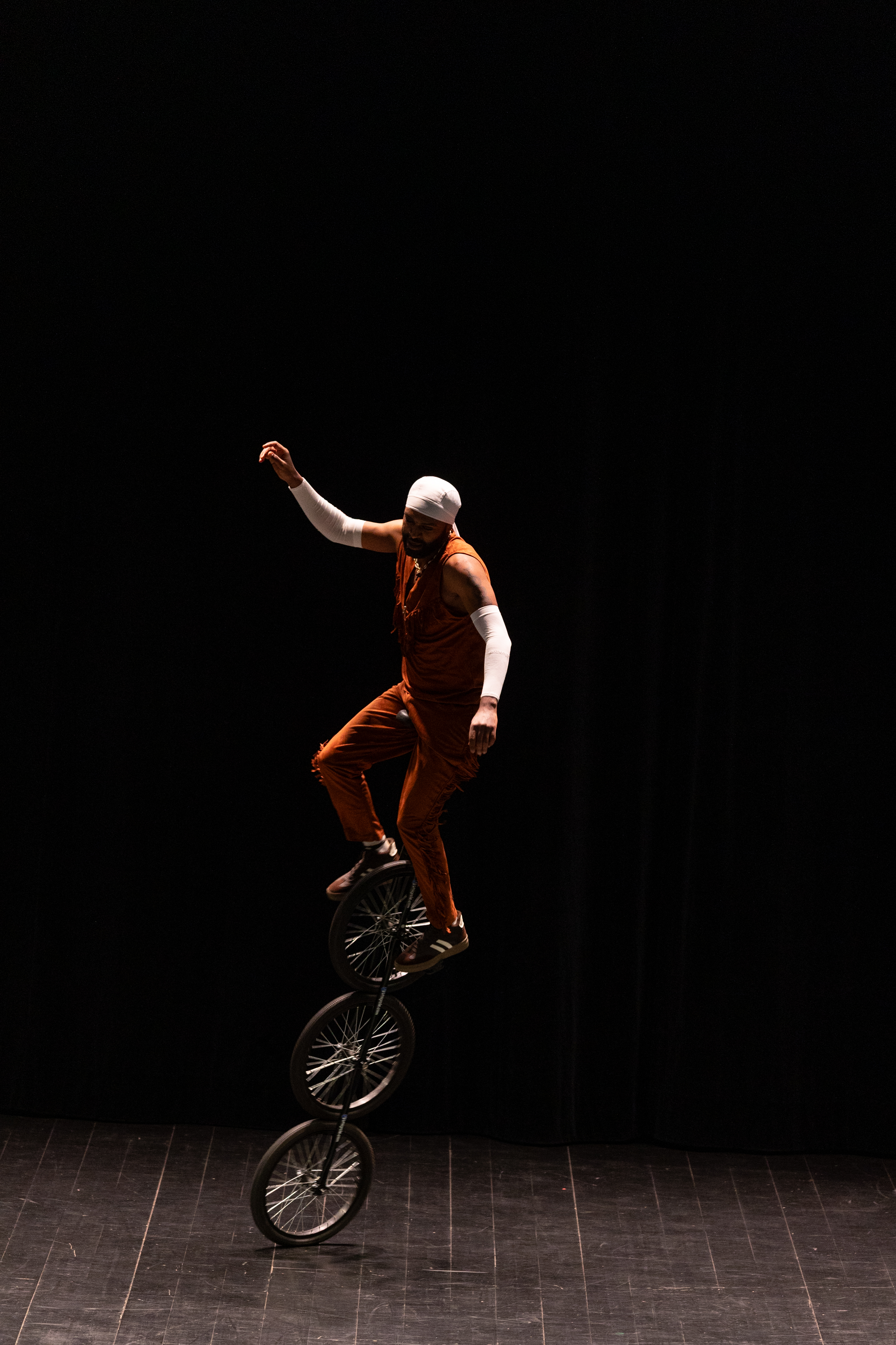 Scèneshow mime artiest bedrijfsevenement Brussel Bozar podium · INNOV'events