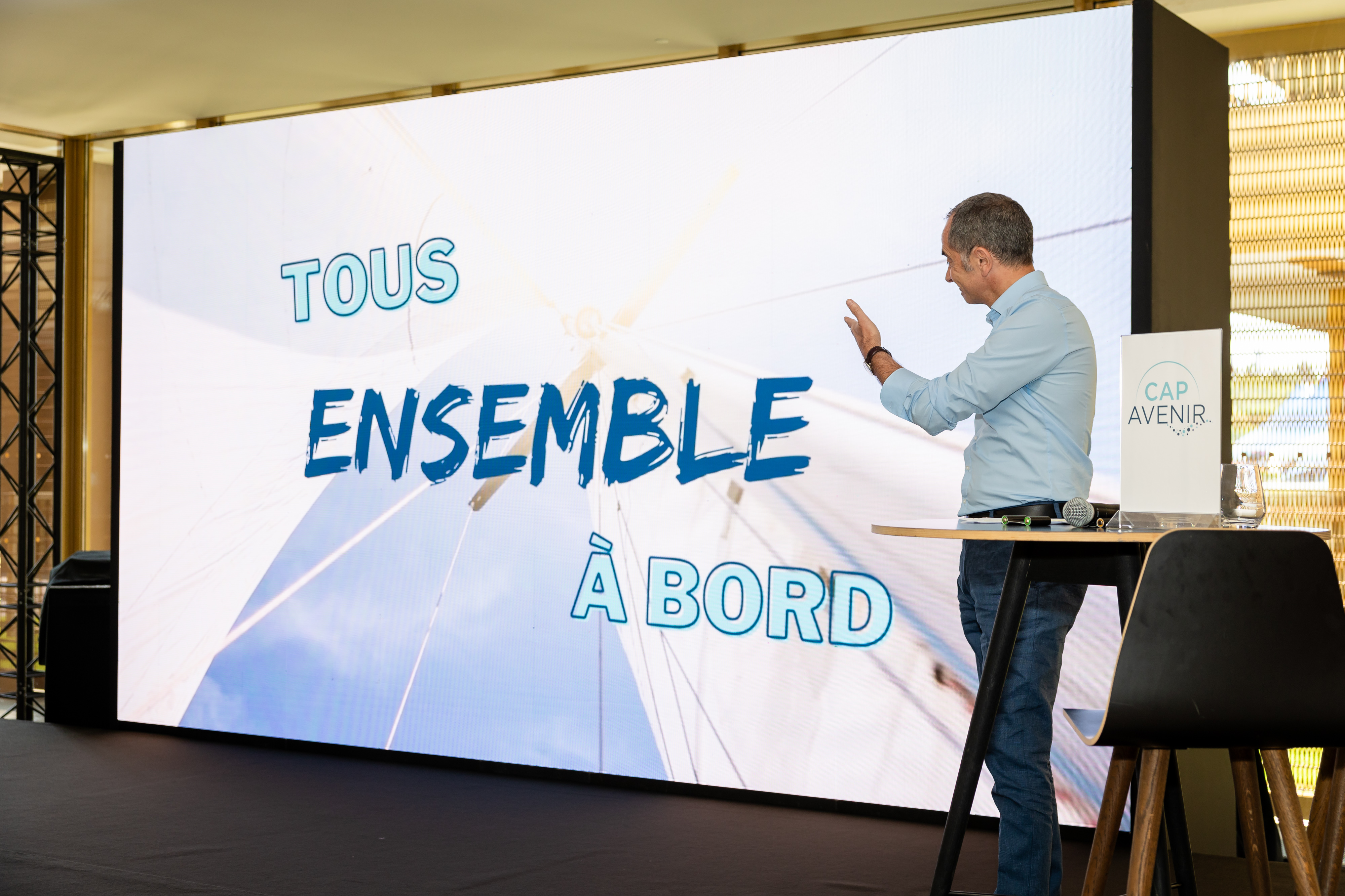 Convention animée animateur événementiel Liège plénière en grand format · INNOV'events
