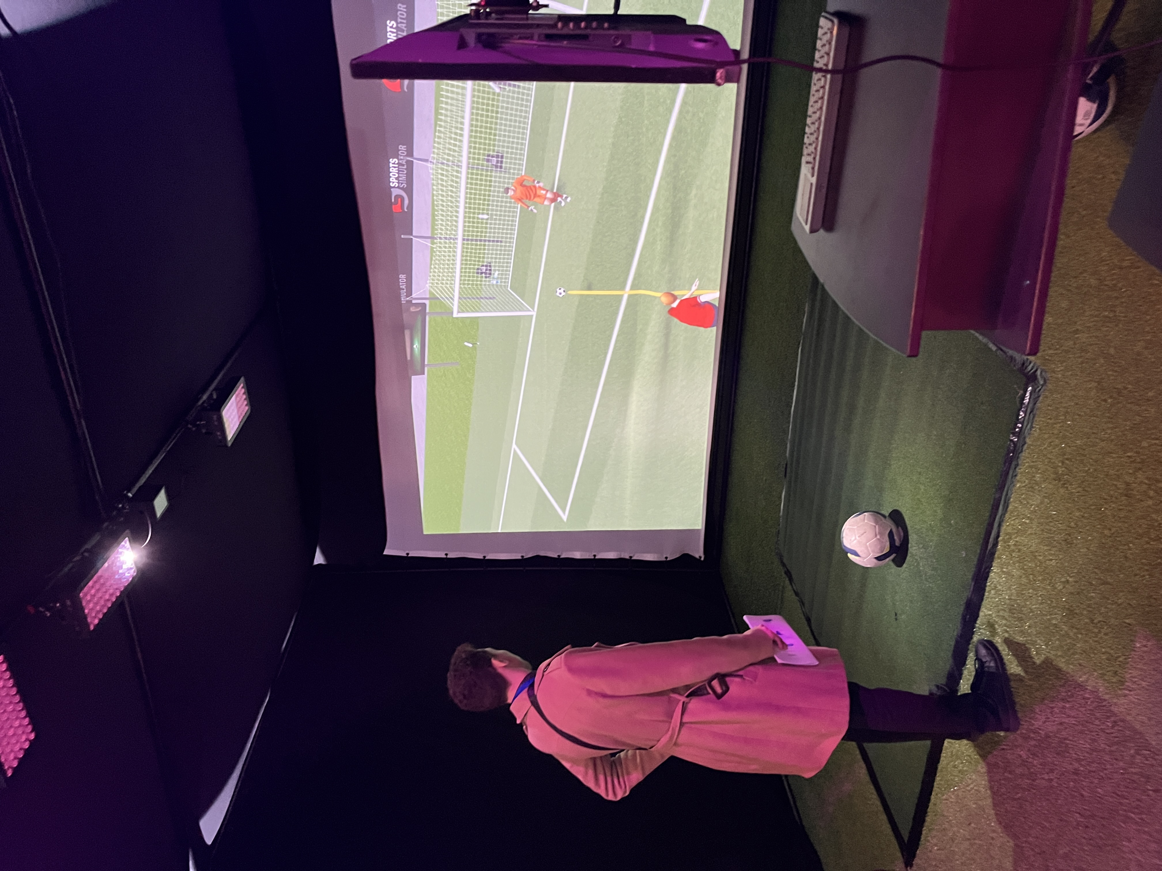 Animation corporate Liège équipes en attente zone jeux géants extérieur Meuse · INNOV'events