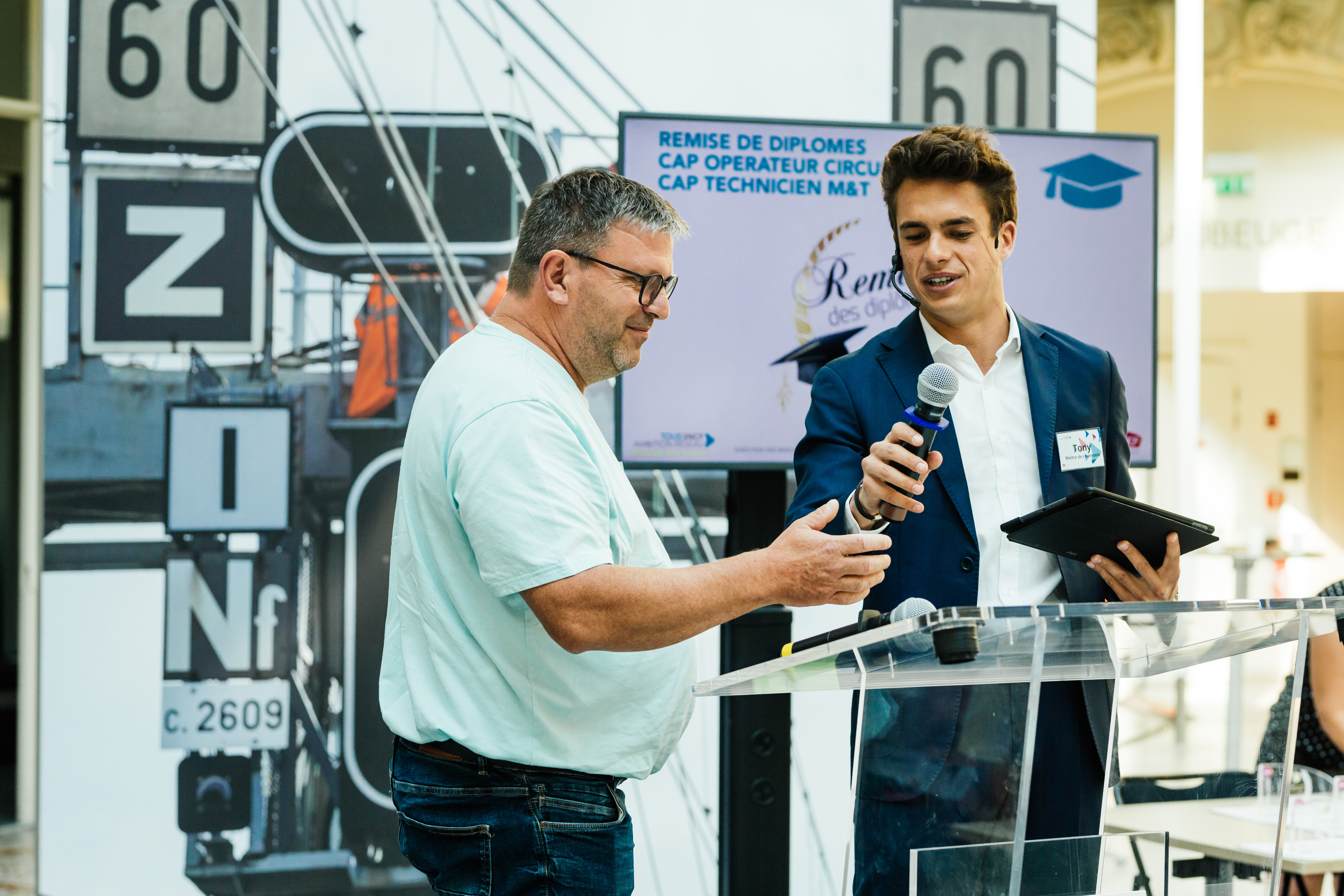 Animateur événementiel entreprise Liège soirée casino Forum de Liège · INNOV'events