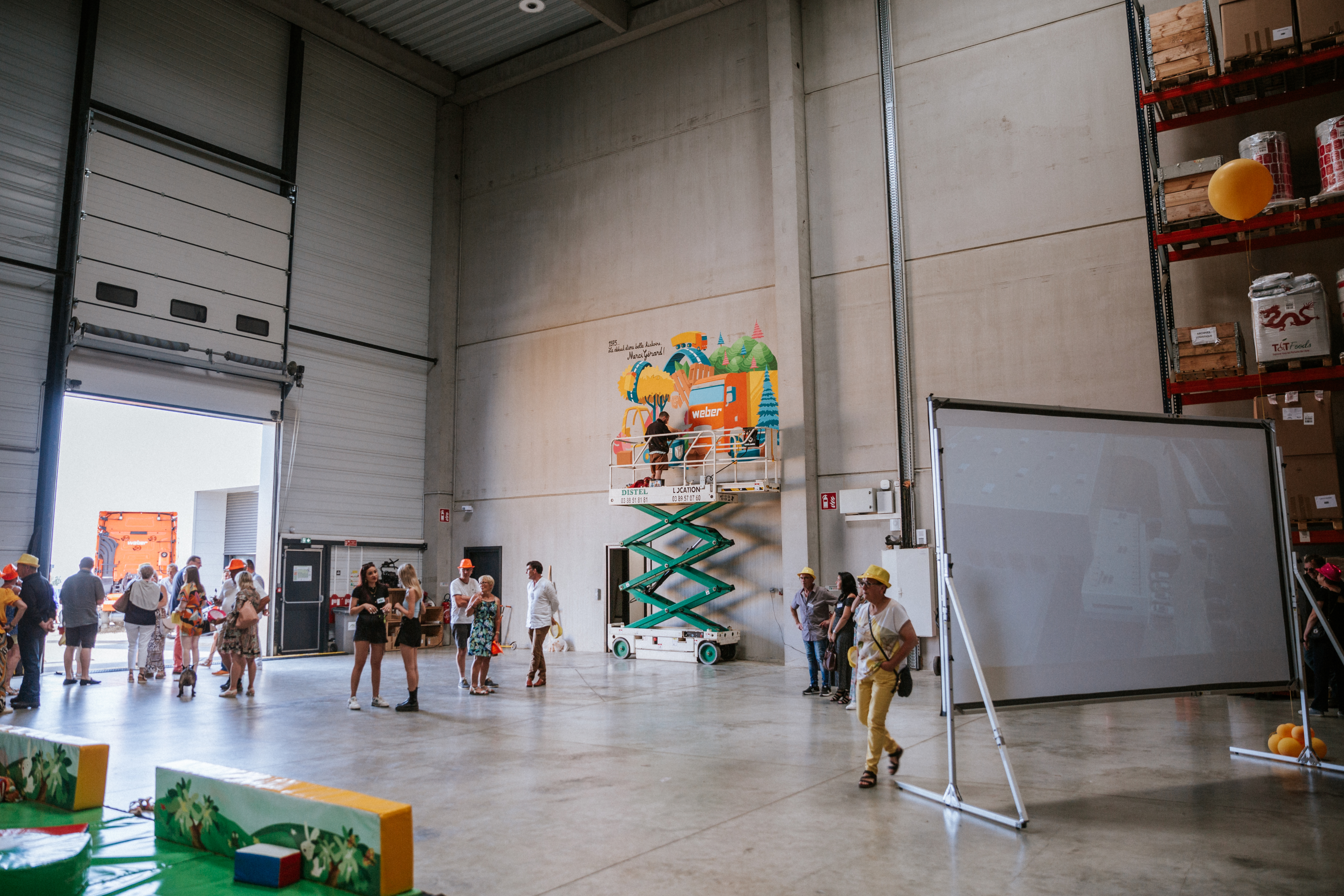 portes ouvertes Bruxelles démonstration produit visiteurs attentifs · INNOV'events
