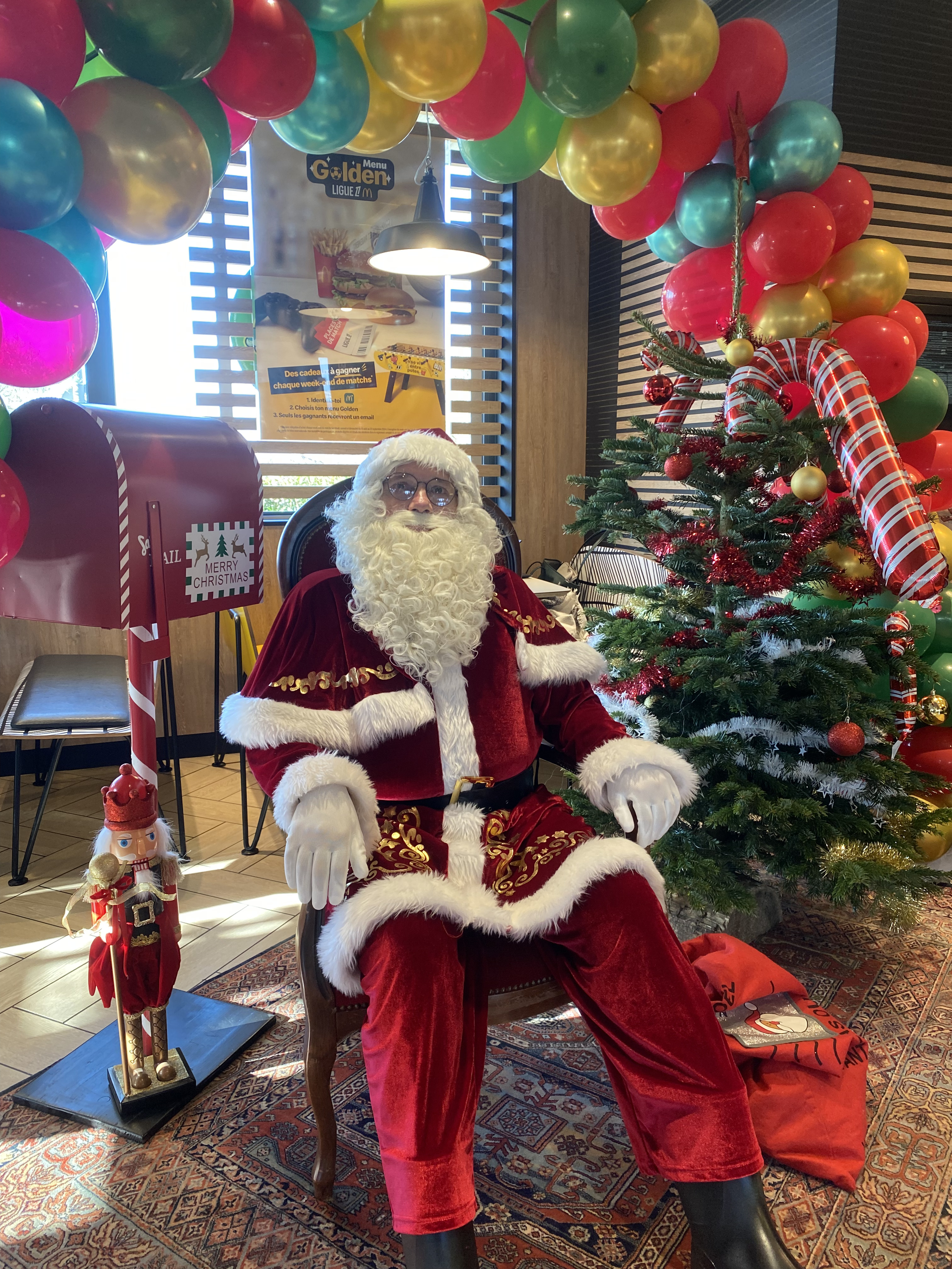 Père Noël Liège salle de réception décorée bords de Meuse familles collaborateurs · INNOV'events