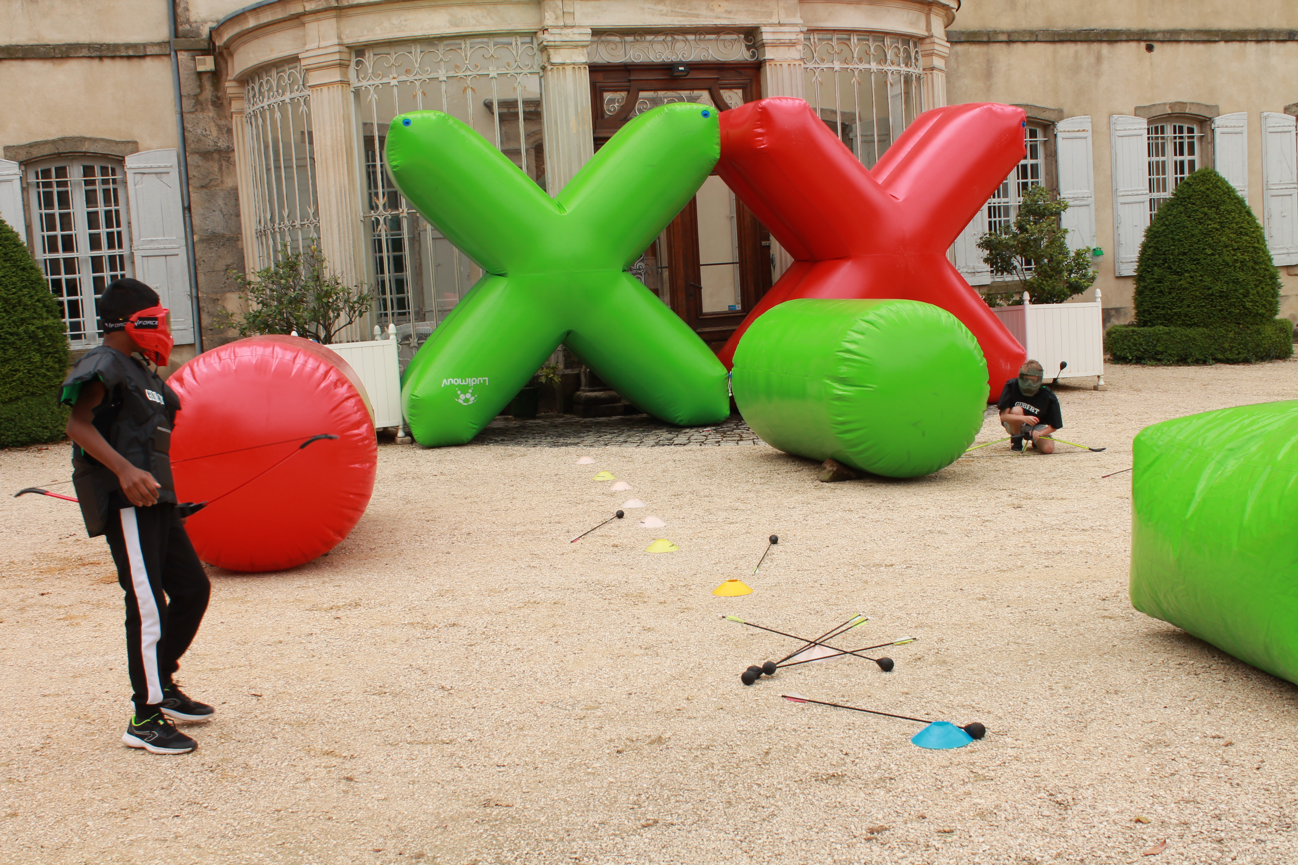 Lieu événementiel jeux gonflables Anvers vue esplanade portuaire · INNOV'events