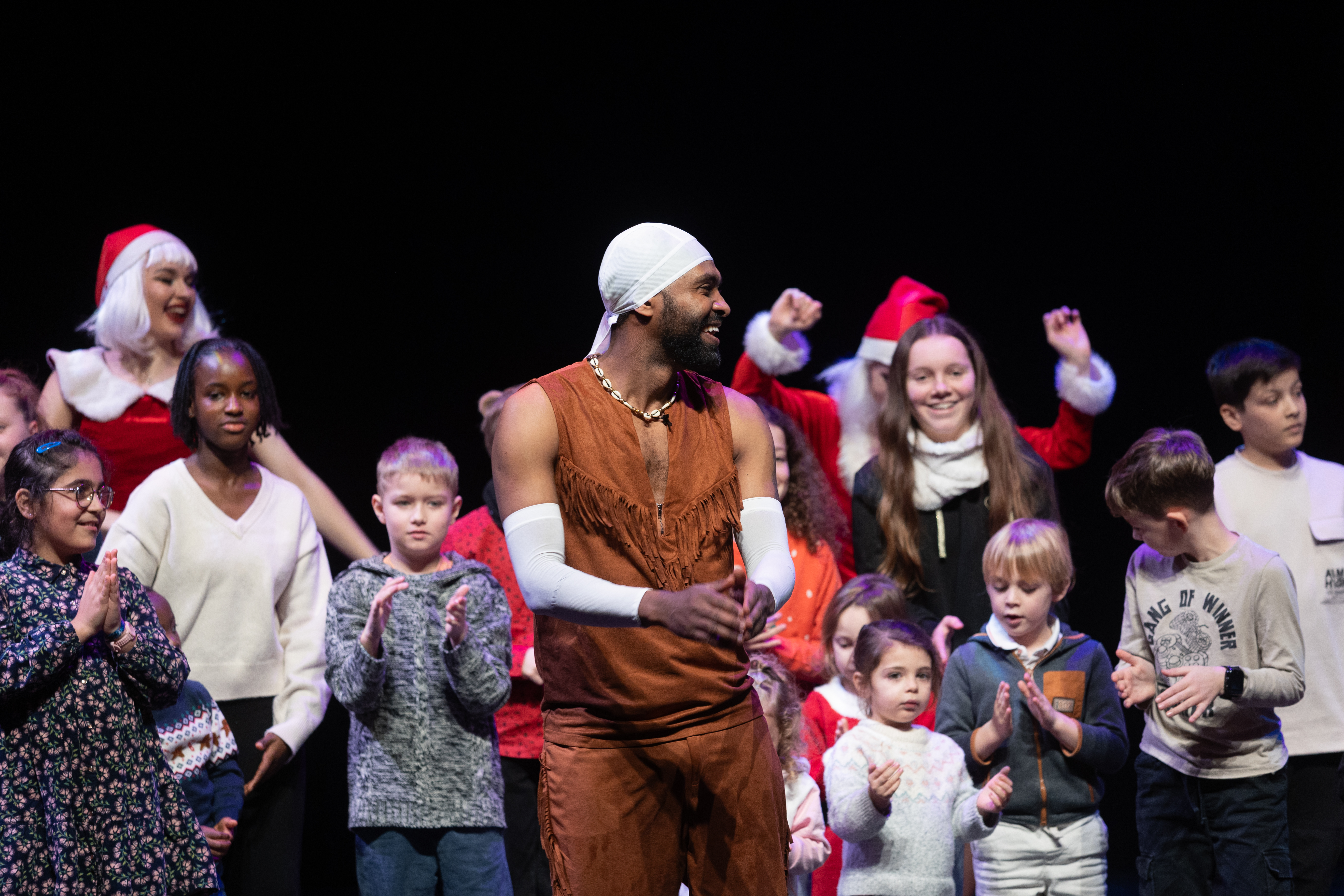 Kinderanimatie kerstman Brussel bedrijfsfeest families medewerkers buiten · INNOV'events
