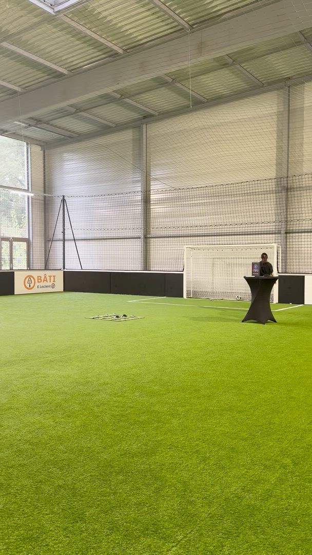 Bedrijfsanimatie voetbalsimulator Brussel avondformat met verlichting · INNOV'events