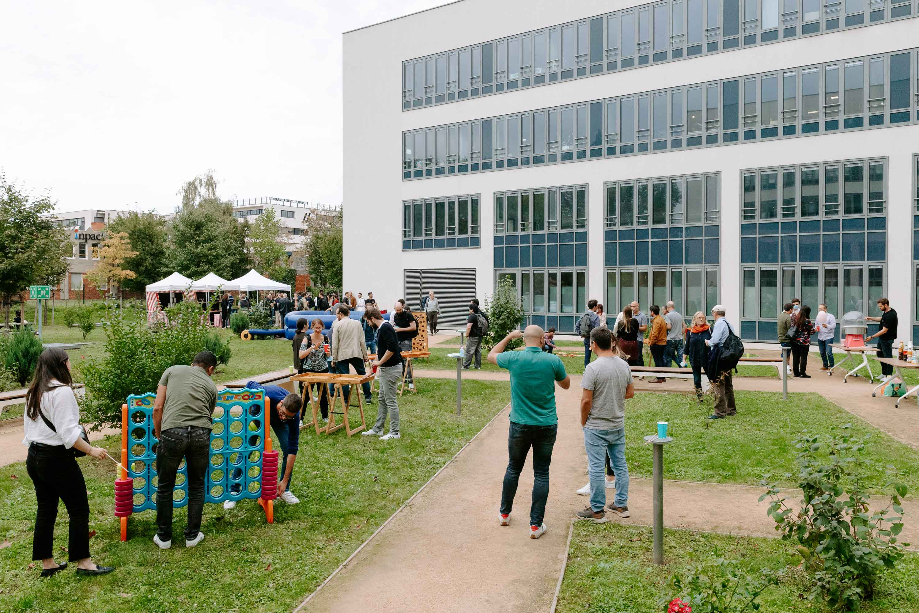 Jeux géants entreprise Anvers esplanade Eilandje groupes en compétition · INNOV'events organisation d'événements