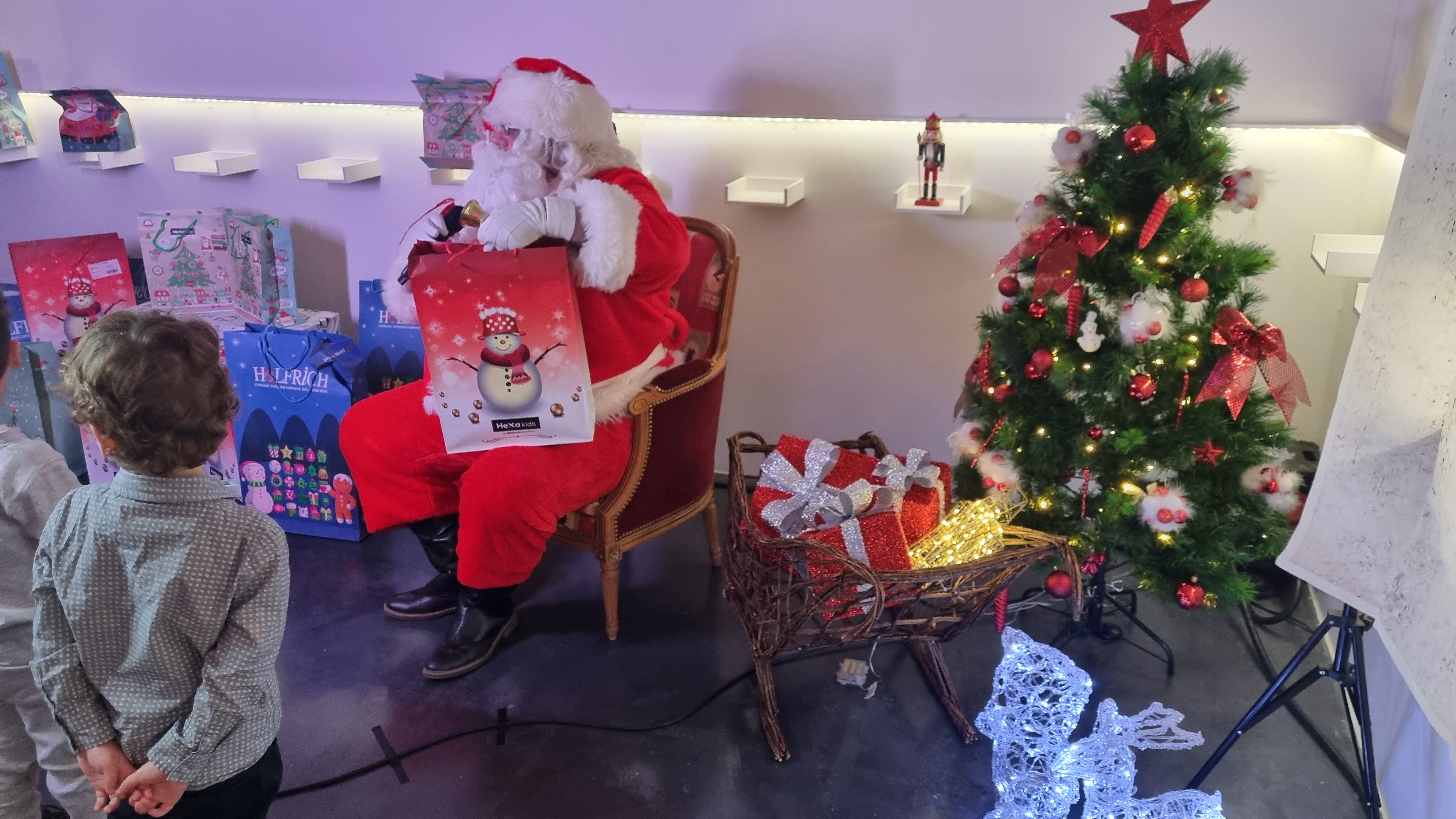 Format mixte père noël Bruxelles animations familles espace extérieur · INNOV'events