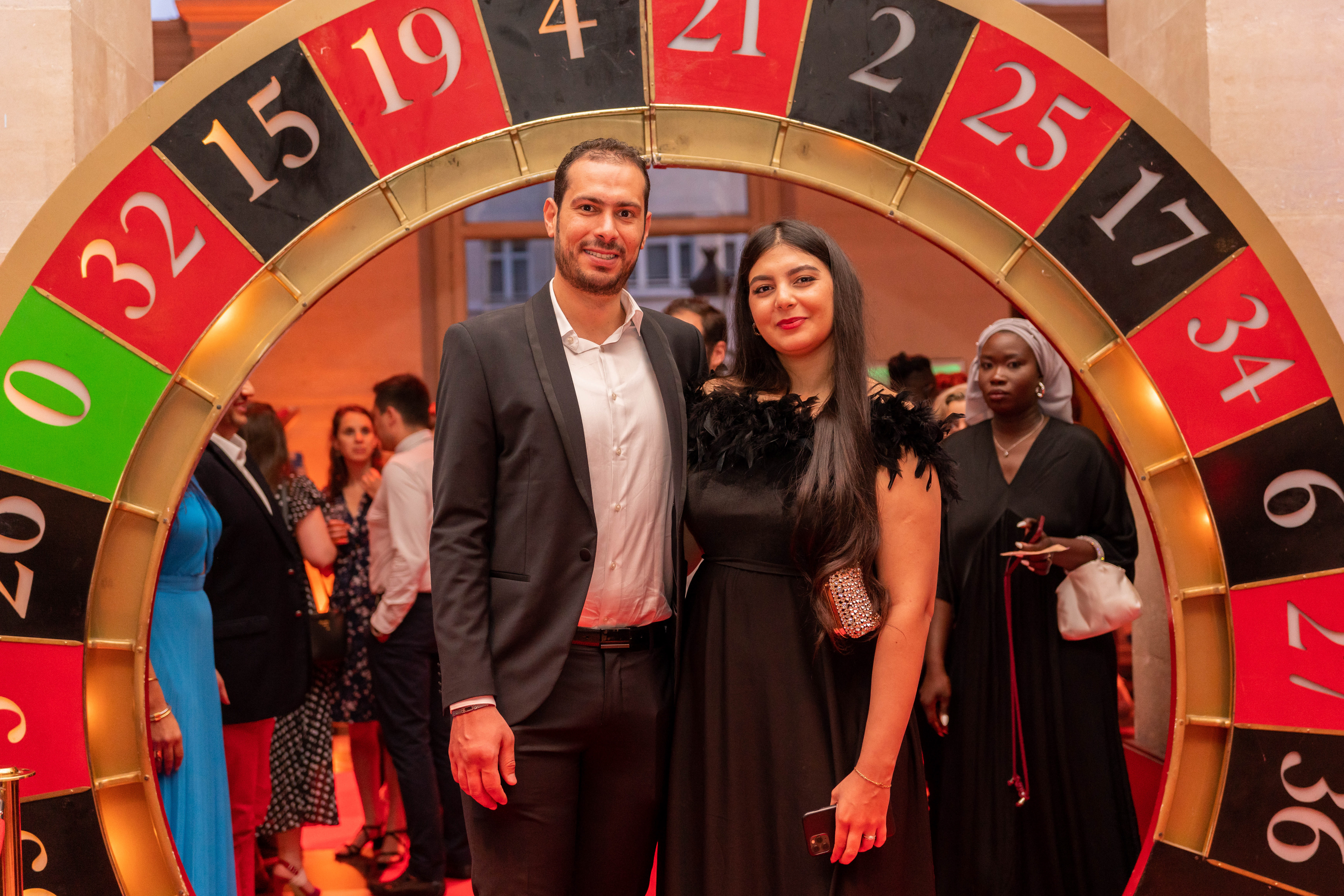 Wijncasino cocktailreceptie bedrijfsevenement Antwerpen staande tafels wijn · INNOV'events