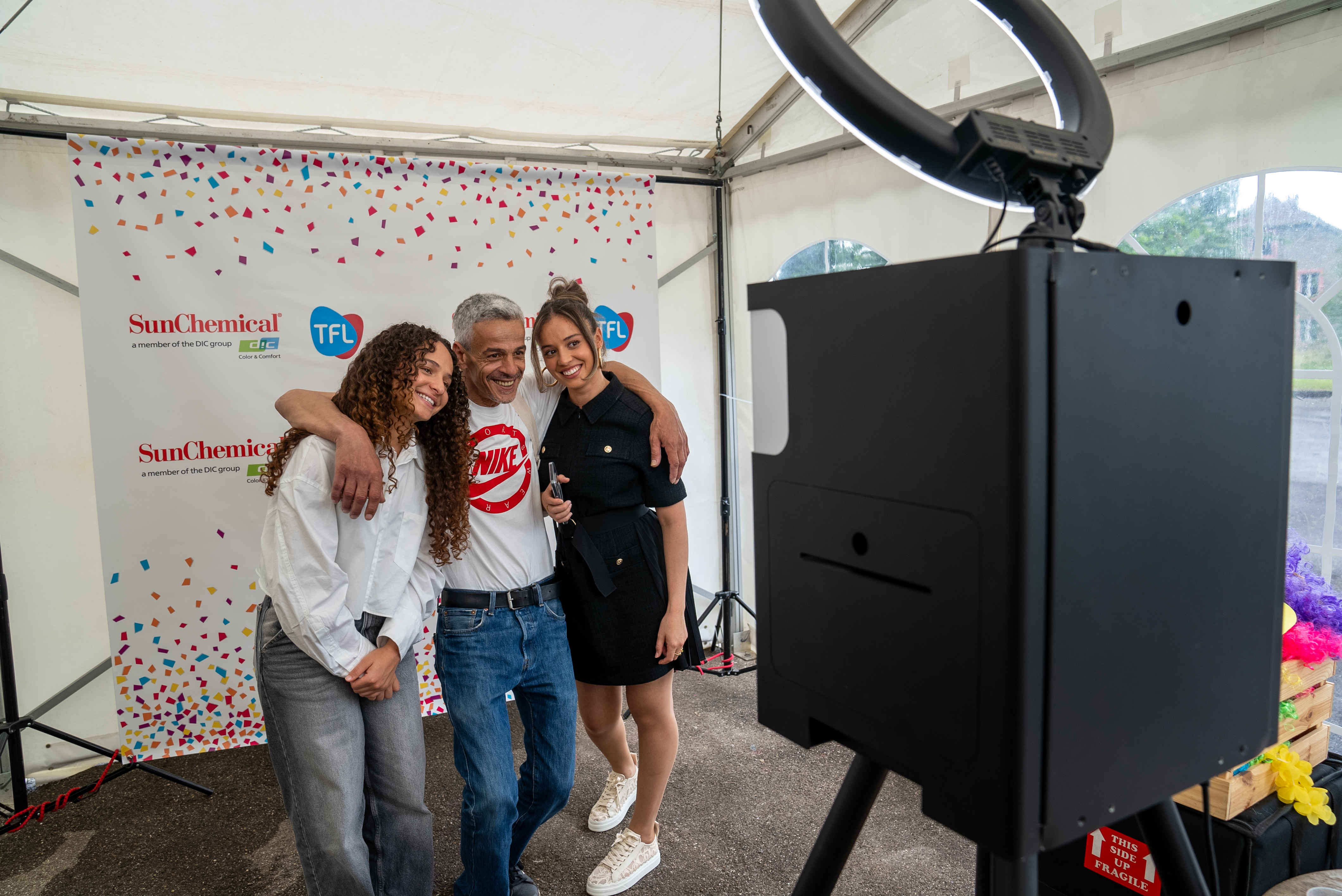 Photobooth corporate Liège quai de Meuse équipes en action · INNOV'events