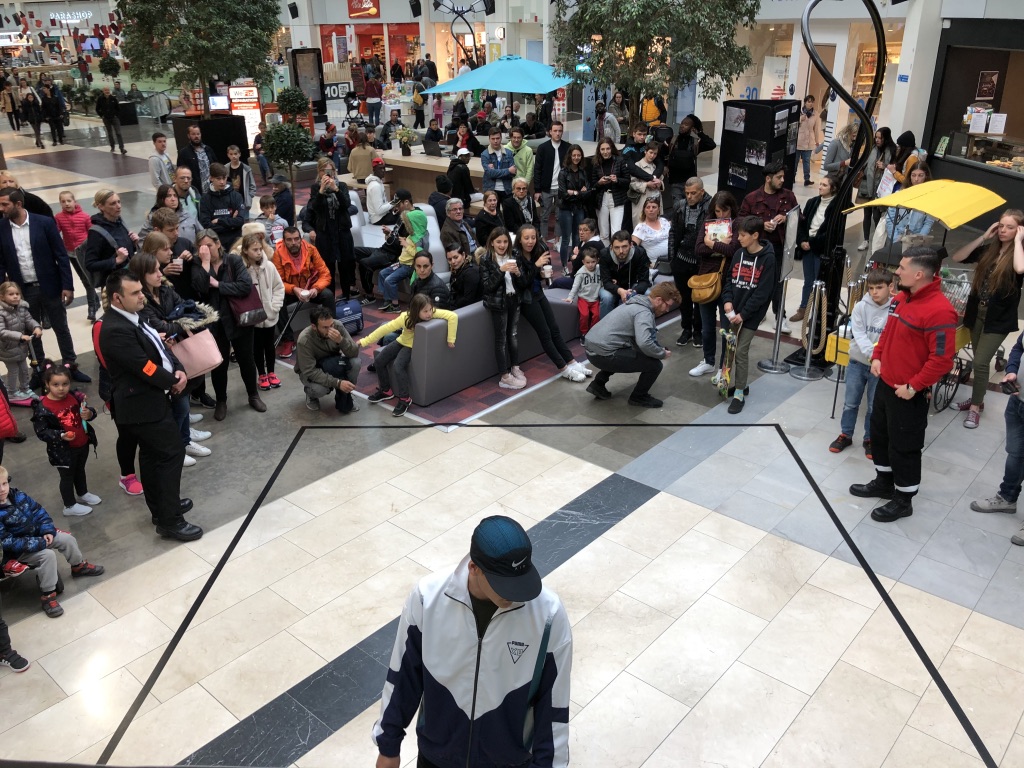 Shopping mall entertainment Liege product launch Meuse riverfront venue · INNOV'events