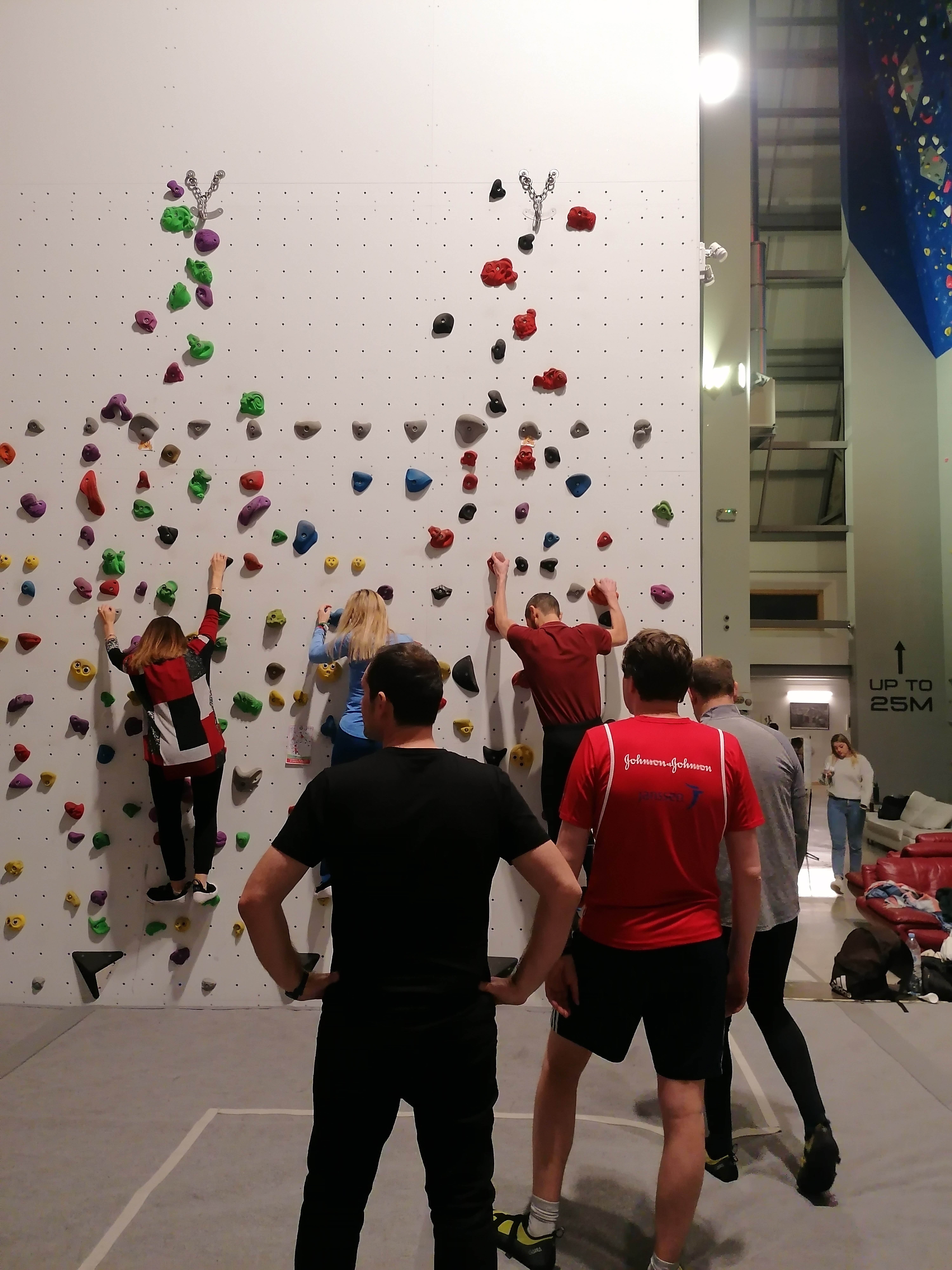 Instructeur skisimulator Antwerpen begeleiding deelnemers bedrijfsgroep · INNOV'events