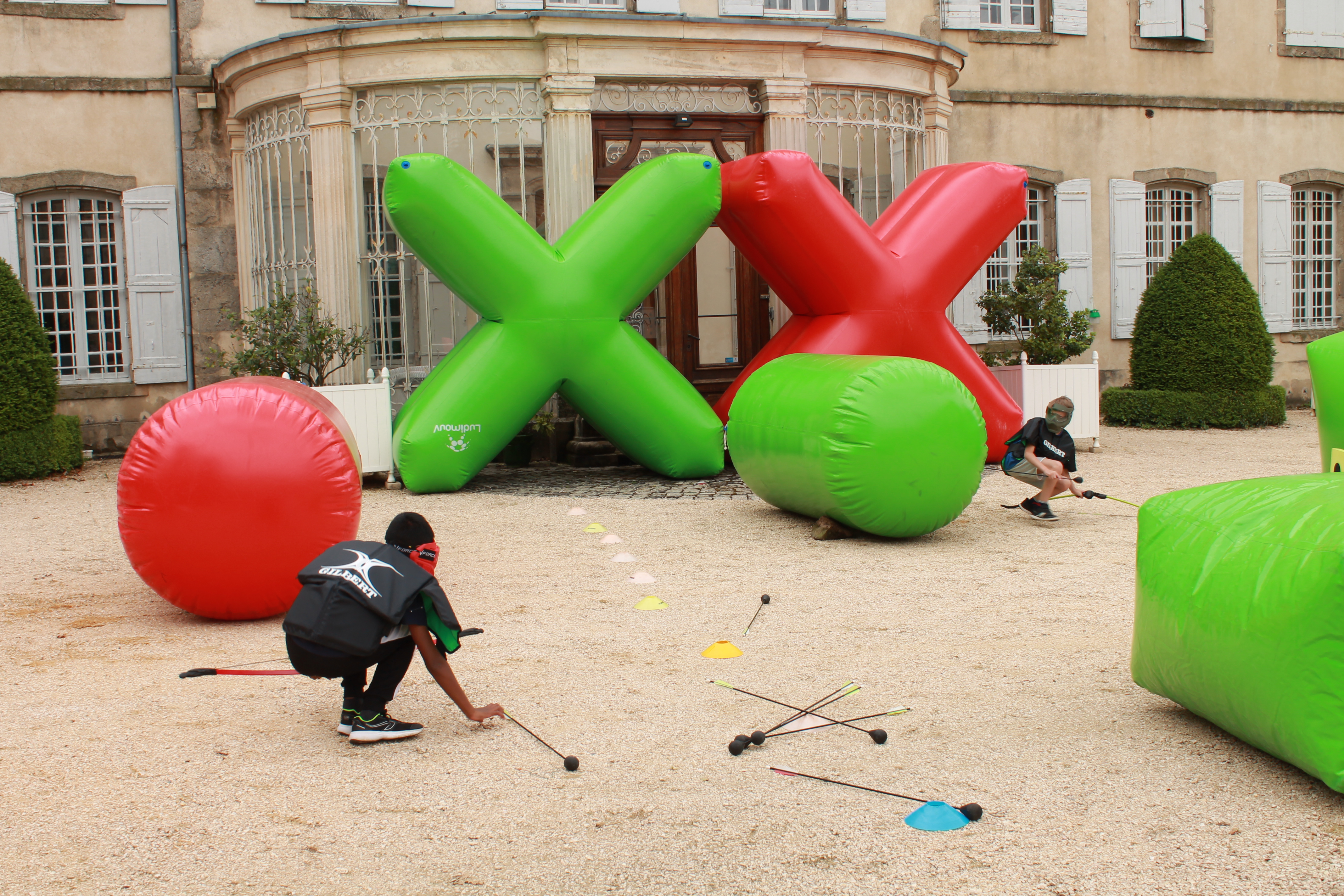 Kinderanimatie springkastelen Luik Château de Colonster familiedag · INNOV'events