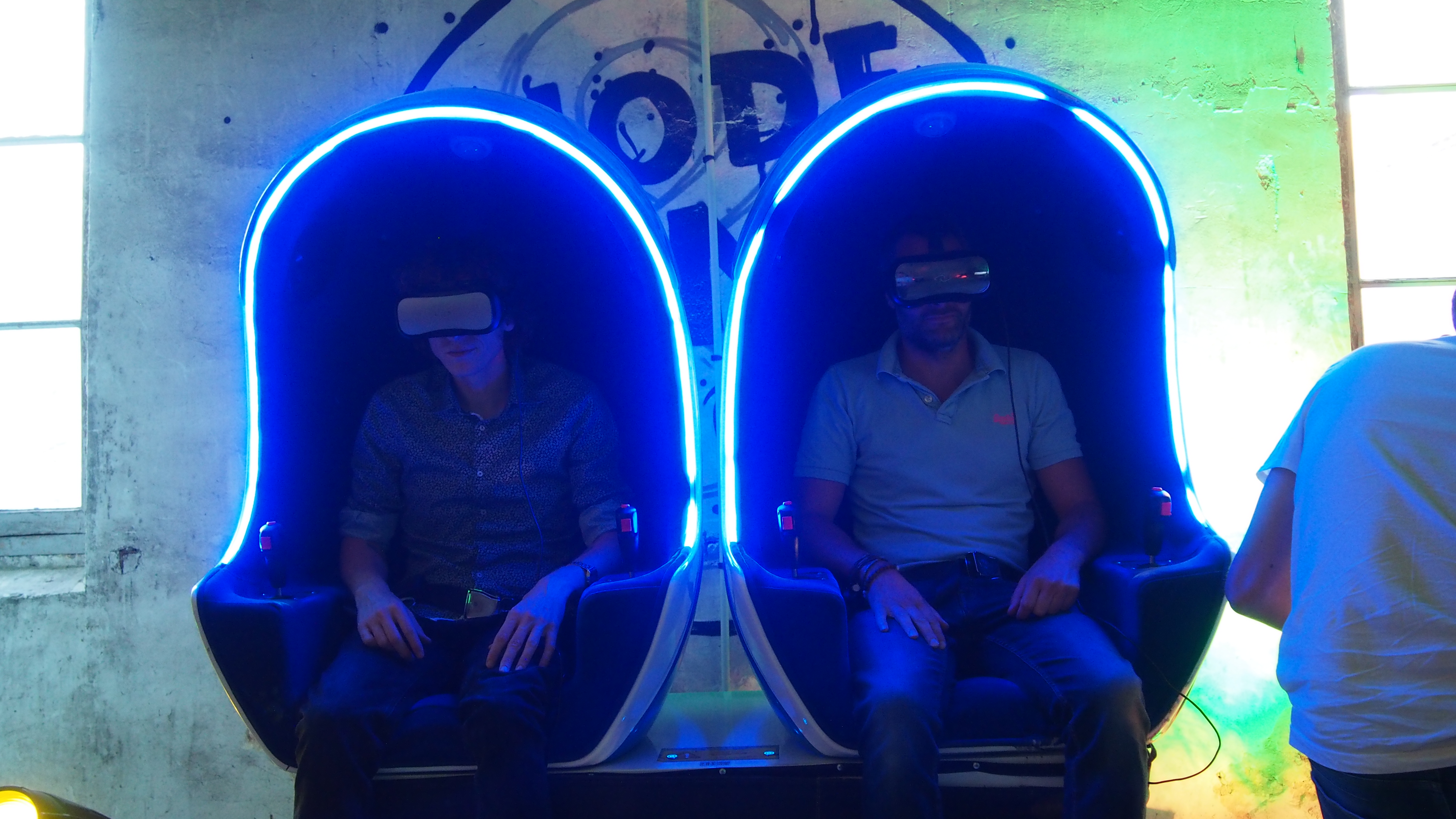 Groupe corporate en session VR Anvers salle modulable quartier Zuid · INNOV'events organisation d'événements