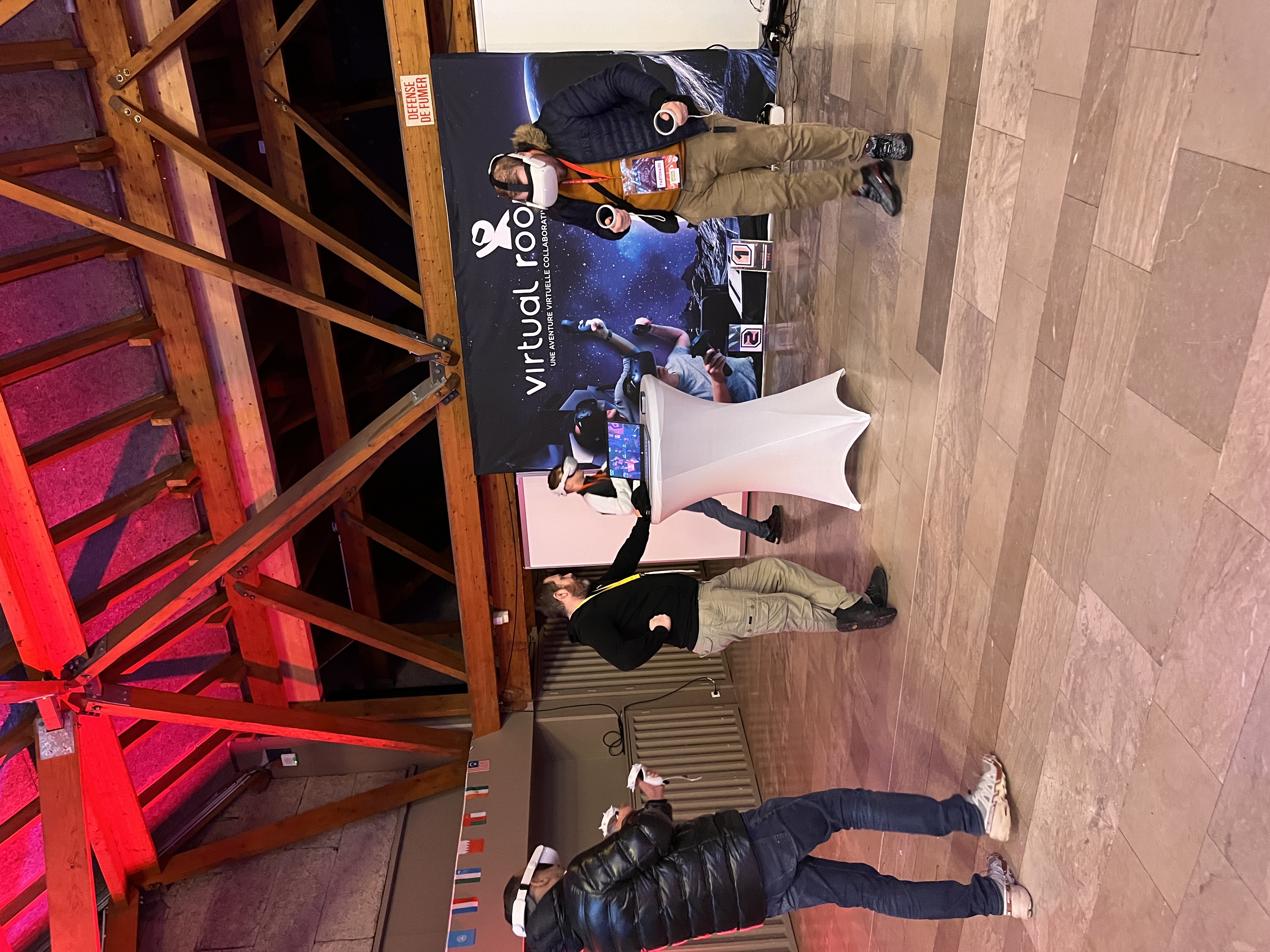 Virtual Reality Brussel deelnemers VR-headsets Tour & Taxis industrieel decor · INNOV'events