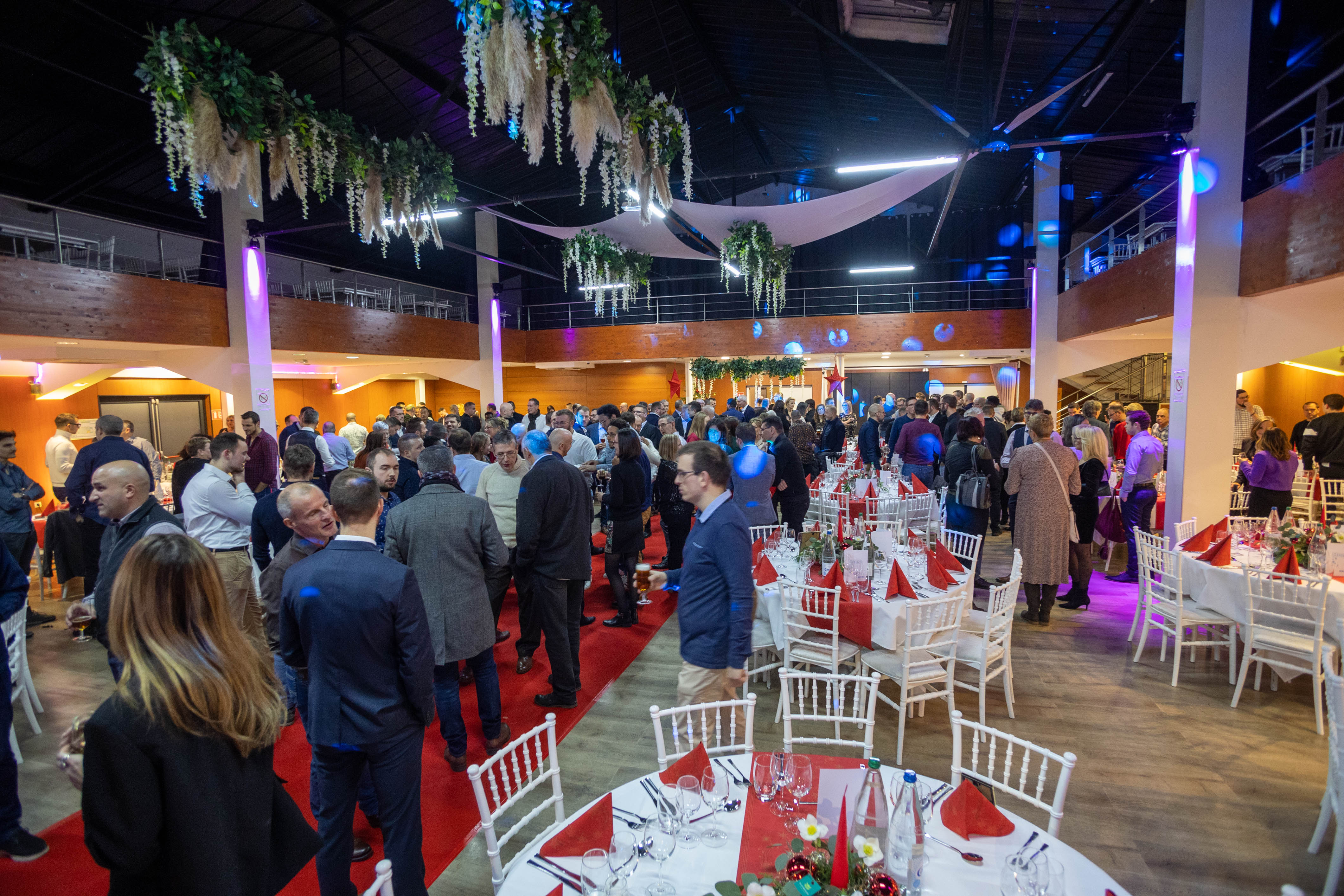 Corporate team dinner Belgium Chateau Val-Duchesse outdoor reception · INNOV'events