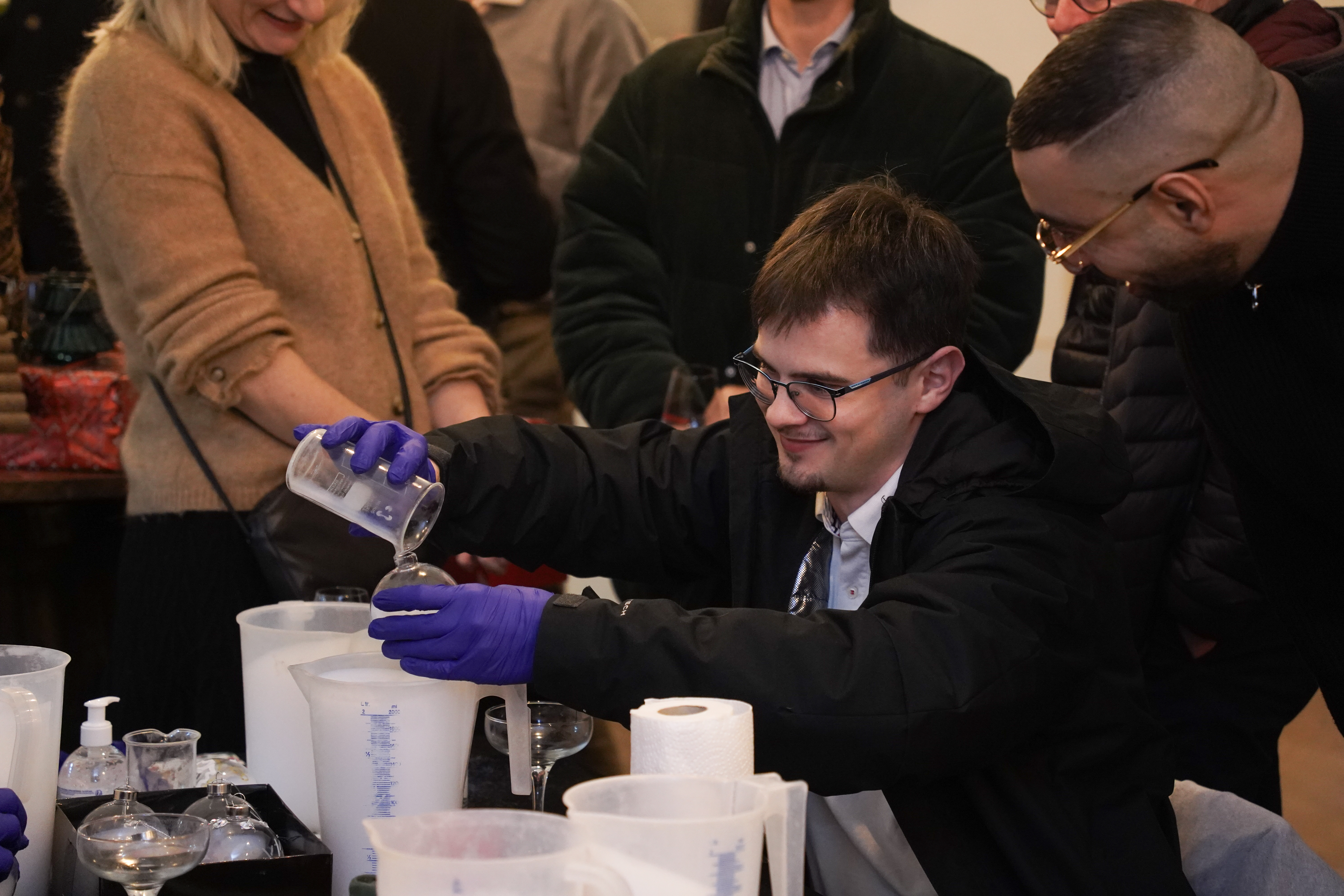 Atelier cuisine moléculaire Liège collaborateurs autour de techniques de sphérification · INNOV'events