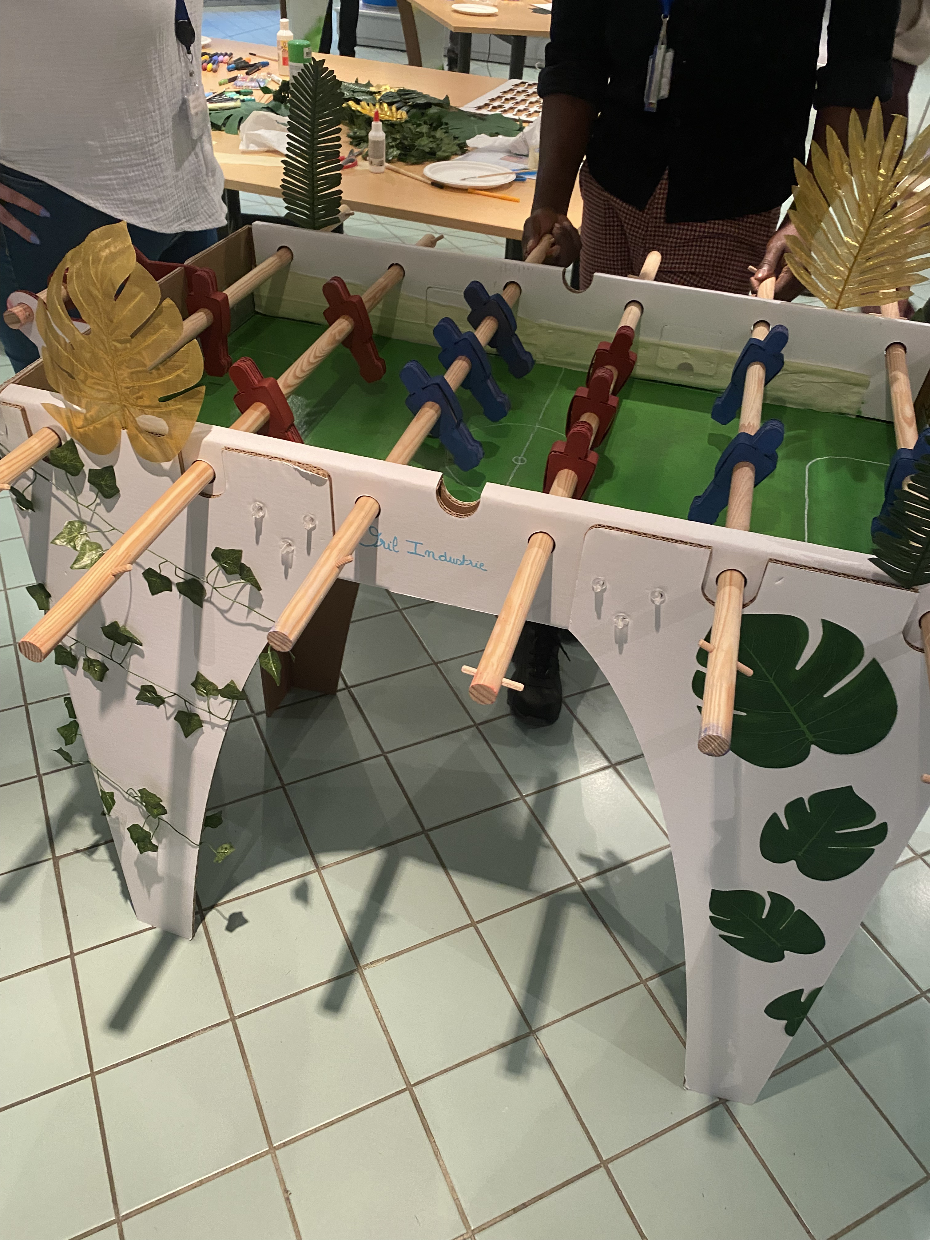 Lieu événementiel création de baby-foot Liège vue salle industrielle reconvertie · INNOV'events