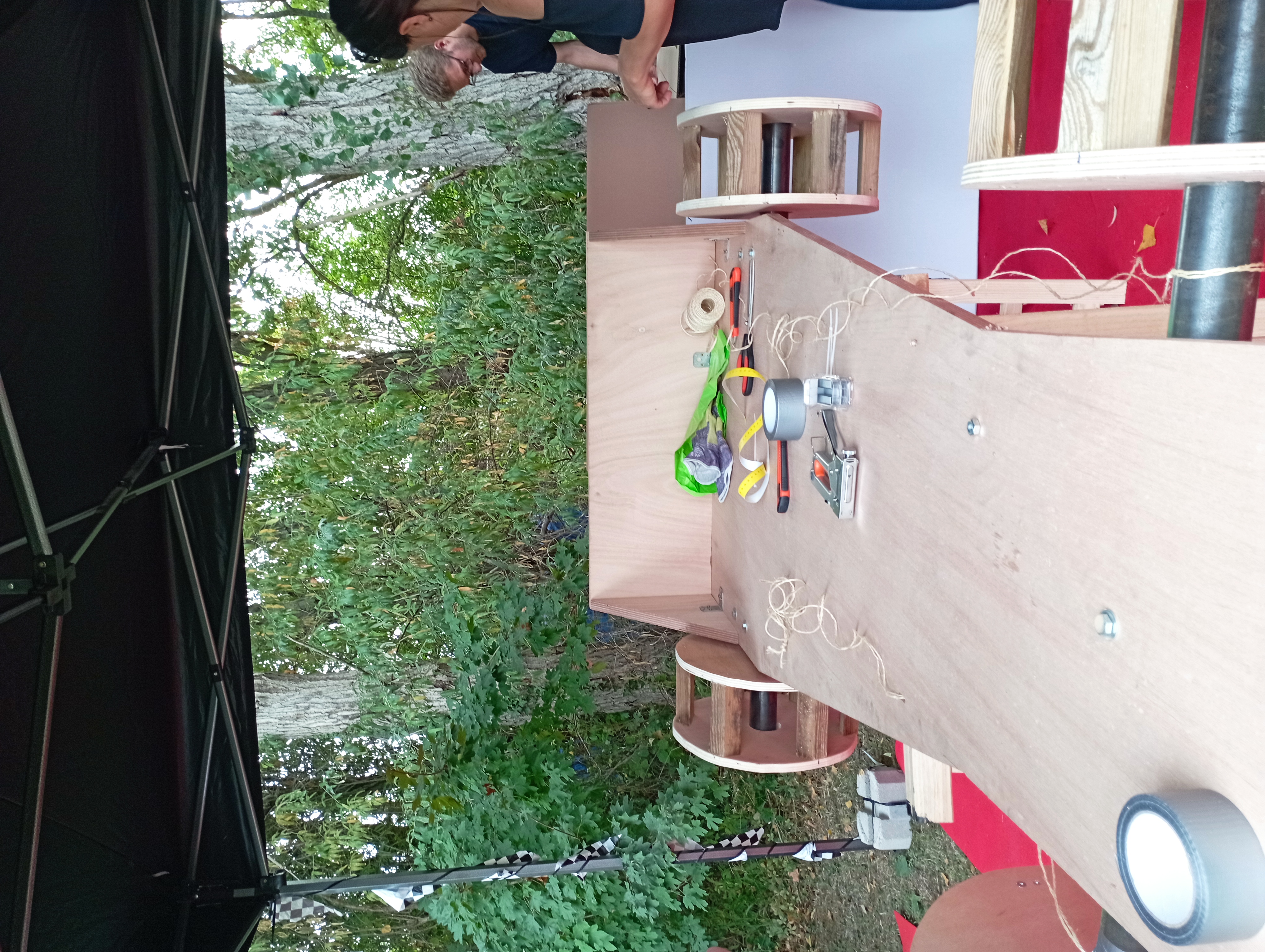 Volledige dag babyfoot bouwen workshop Luik tornooi na constructie · INNOV'events