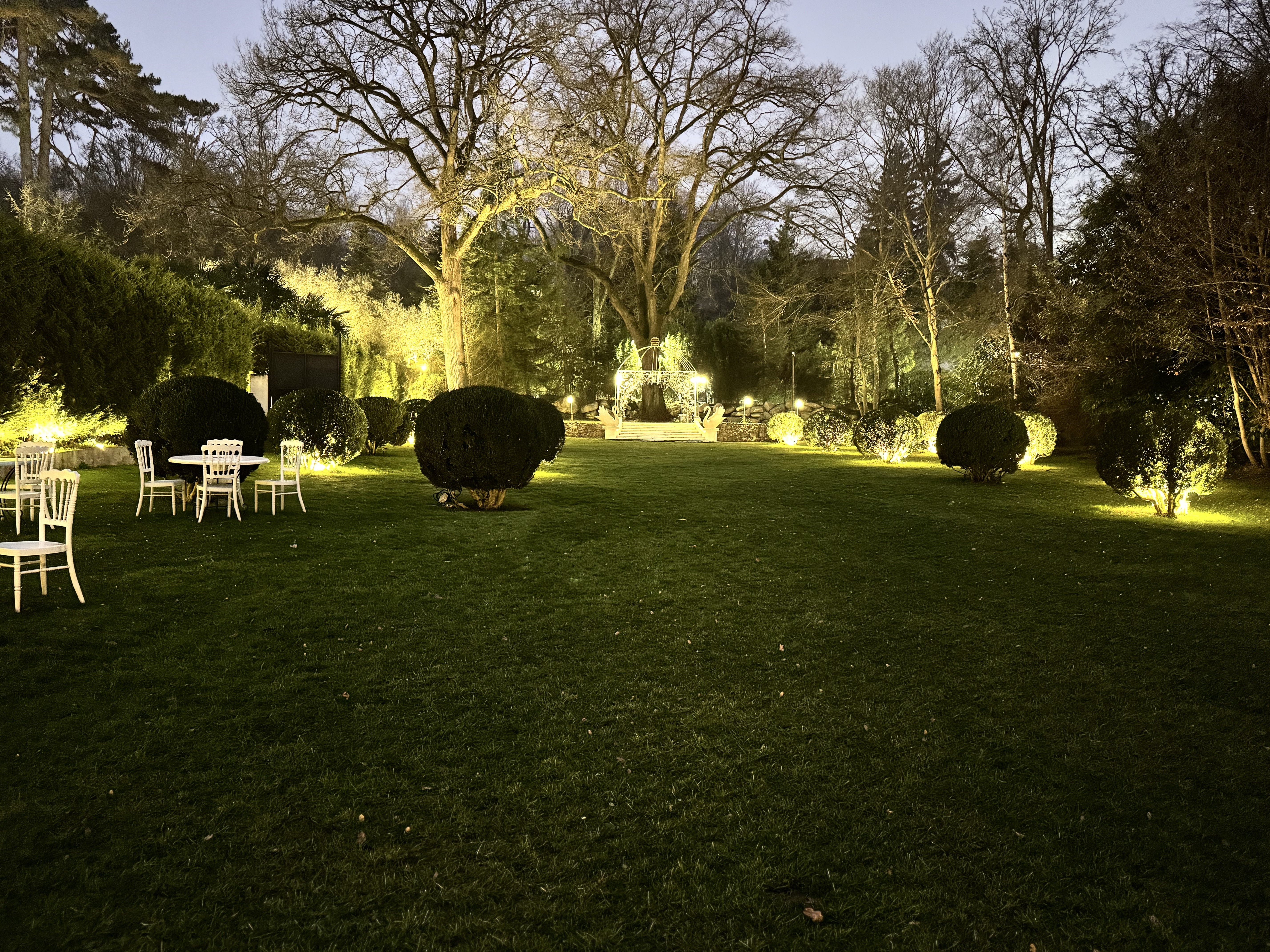 Jeux géants Anvers pelouse extérieure garden party corporate en journée · INNOV'events