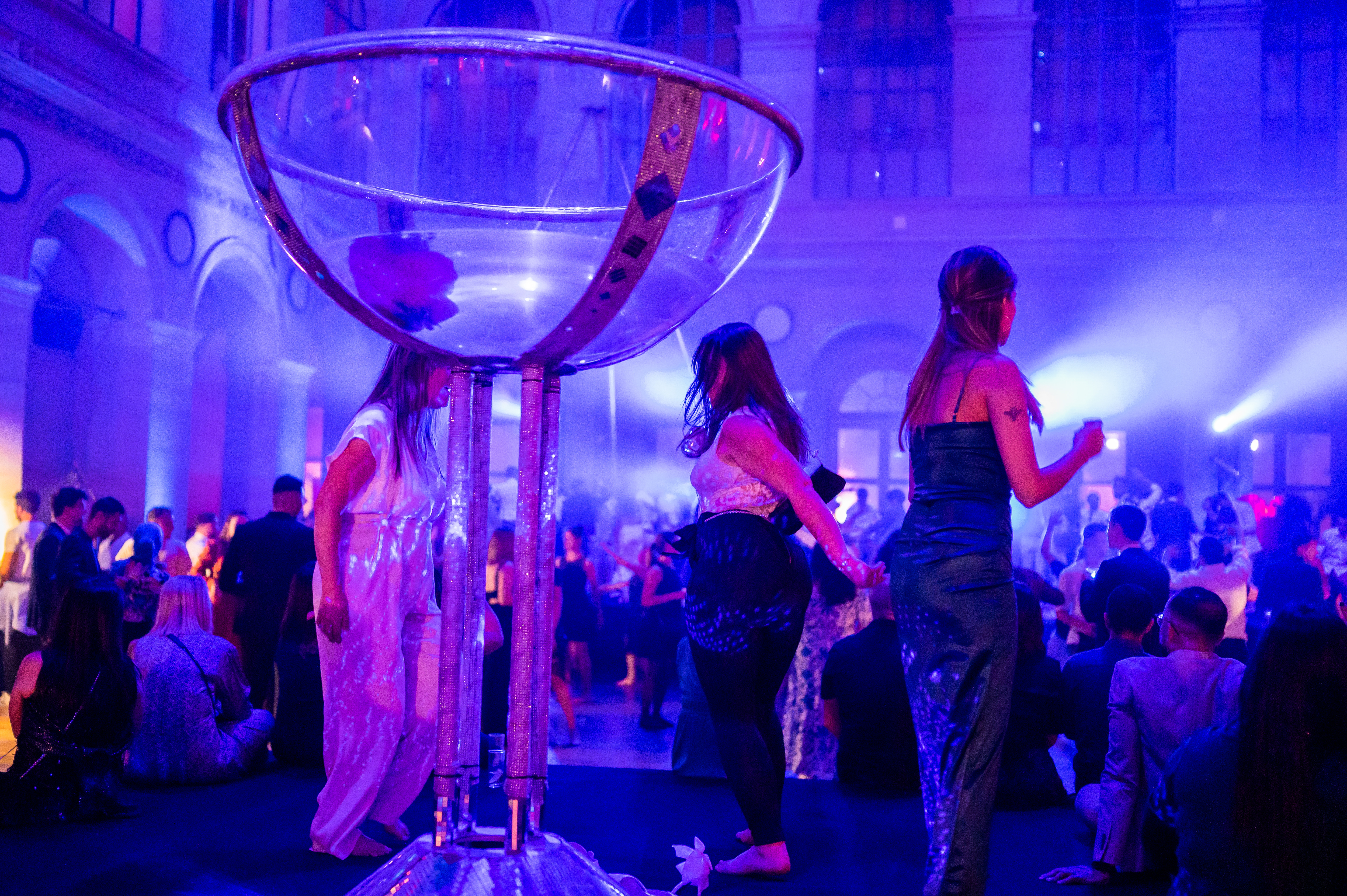 Locatie vuurwerkshow Antwerpen Havenhuis verlichte gevel · INNOV'events