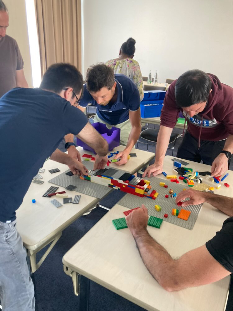Construction coopérative grand groupe challenge LEGO Bruxelles assemblage modules · INNOV'events