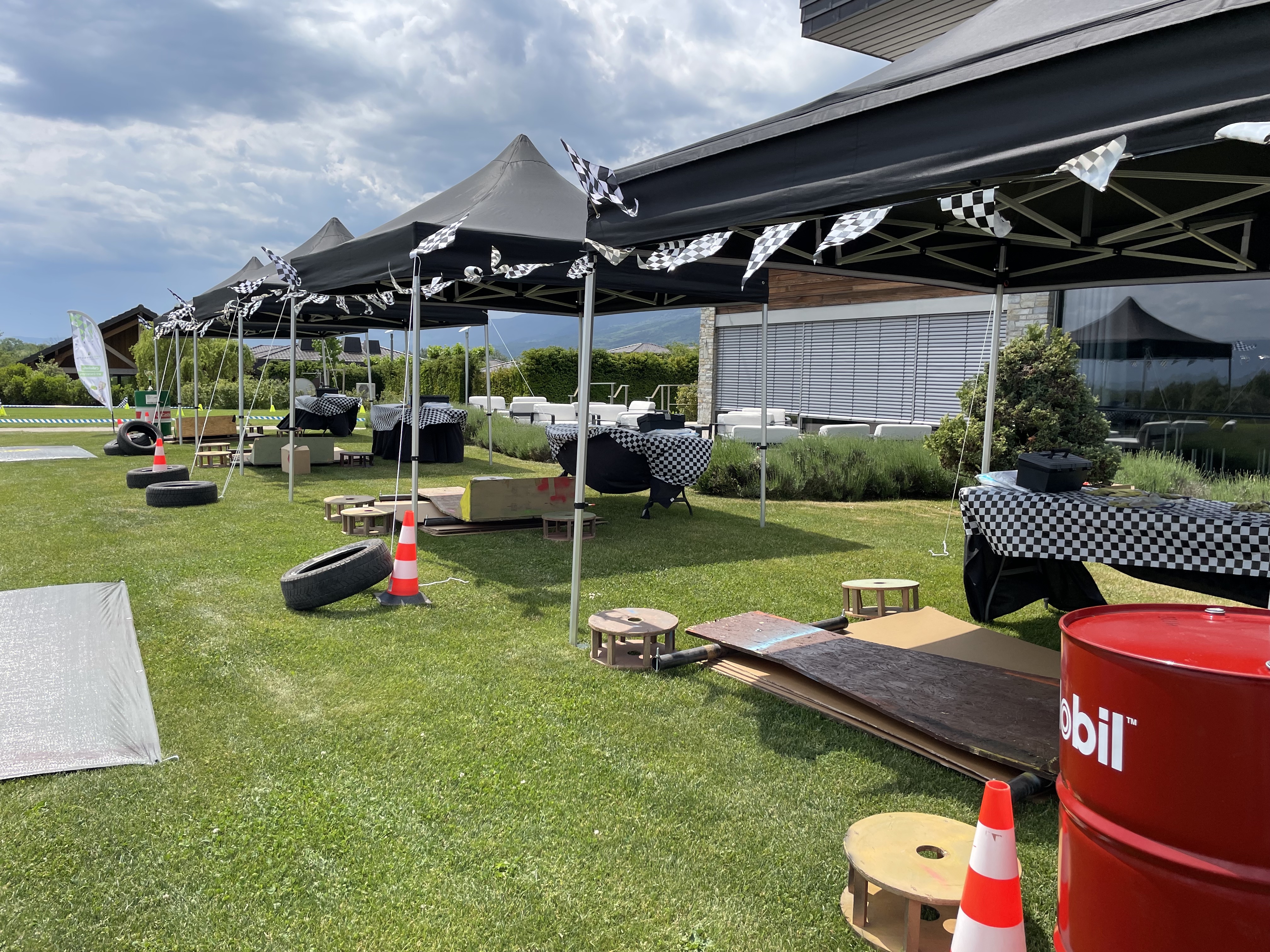 Bedrijfsevenement racecircuit Brussel VIP-tent prijsuitreiking teams · INNOV'events