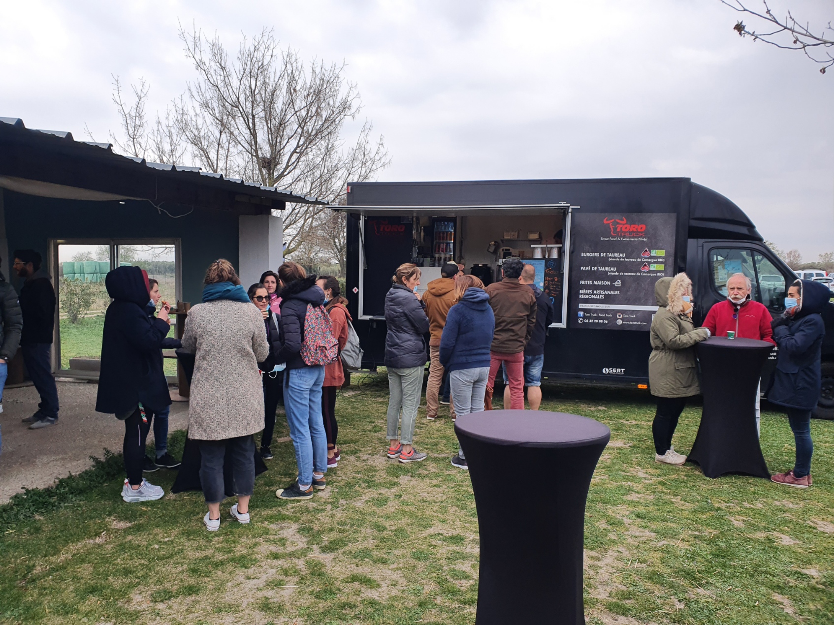 Jeux géants Liège esplanade entreprise collaborateurs en extérieur · INNOV'events