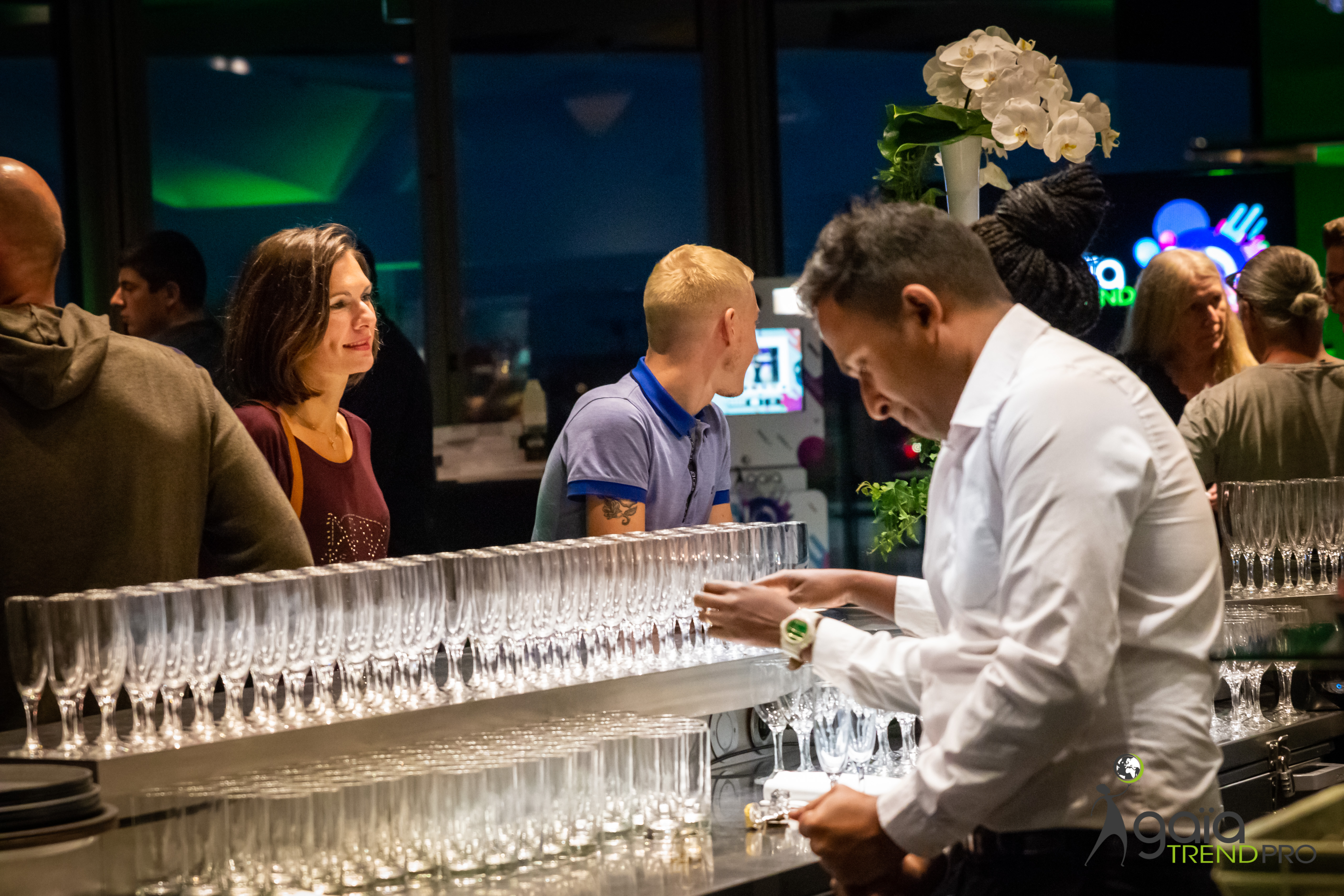 Traiteur événementiel Bruxelles walking dinner stations bières belges · INNOV'events