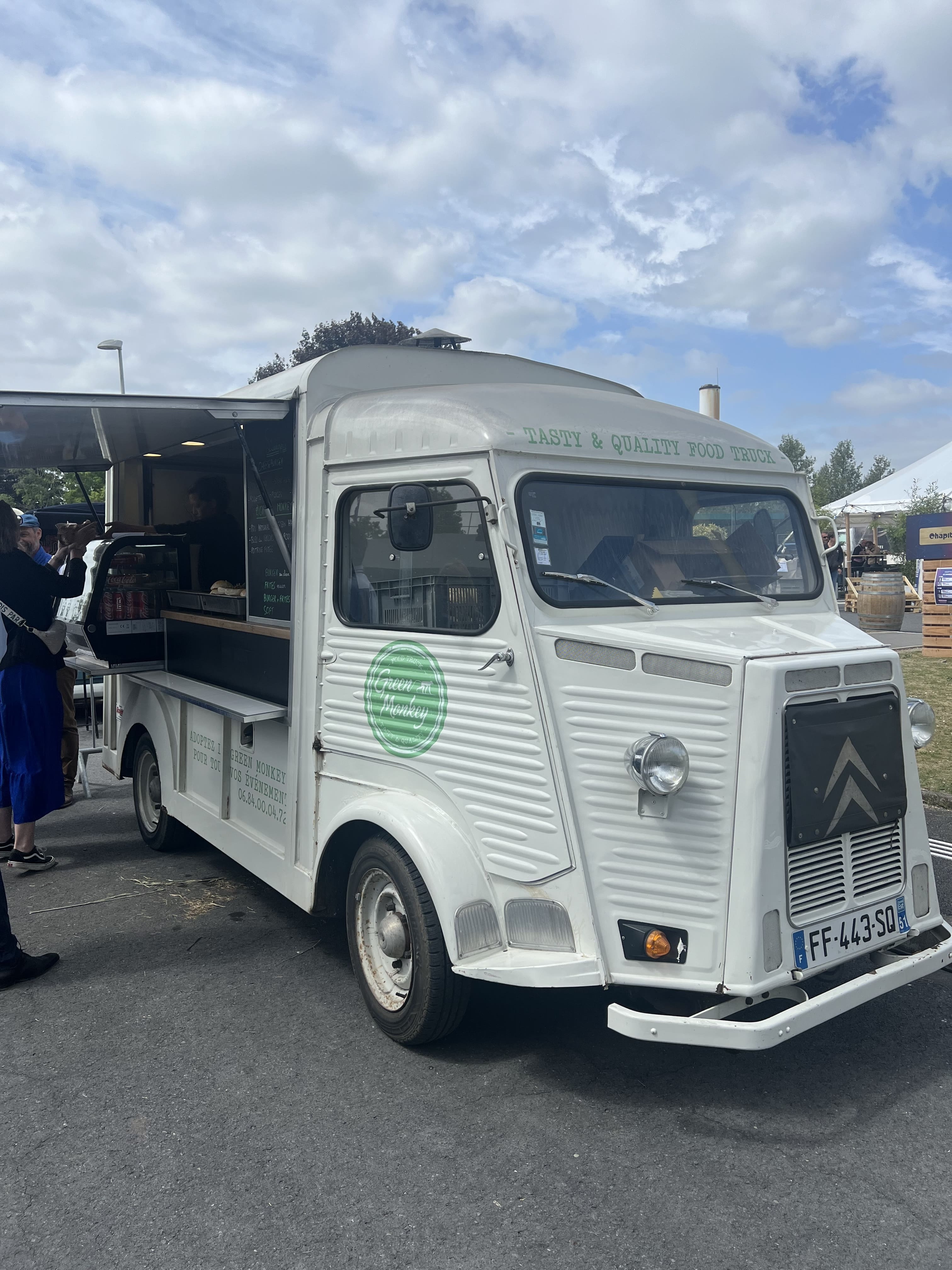 Foodtruck verhuur productlancering Antwerpen industriële loods haven · INNOV'events