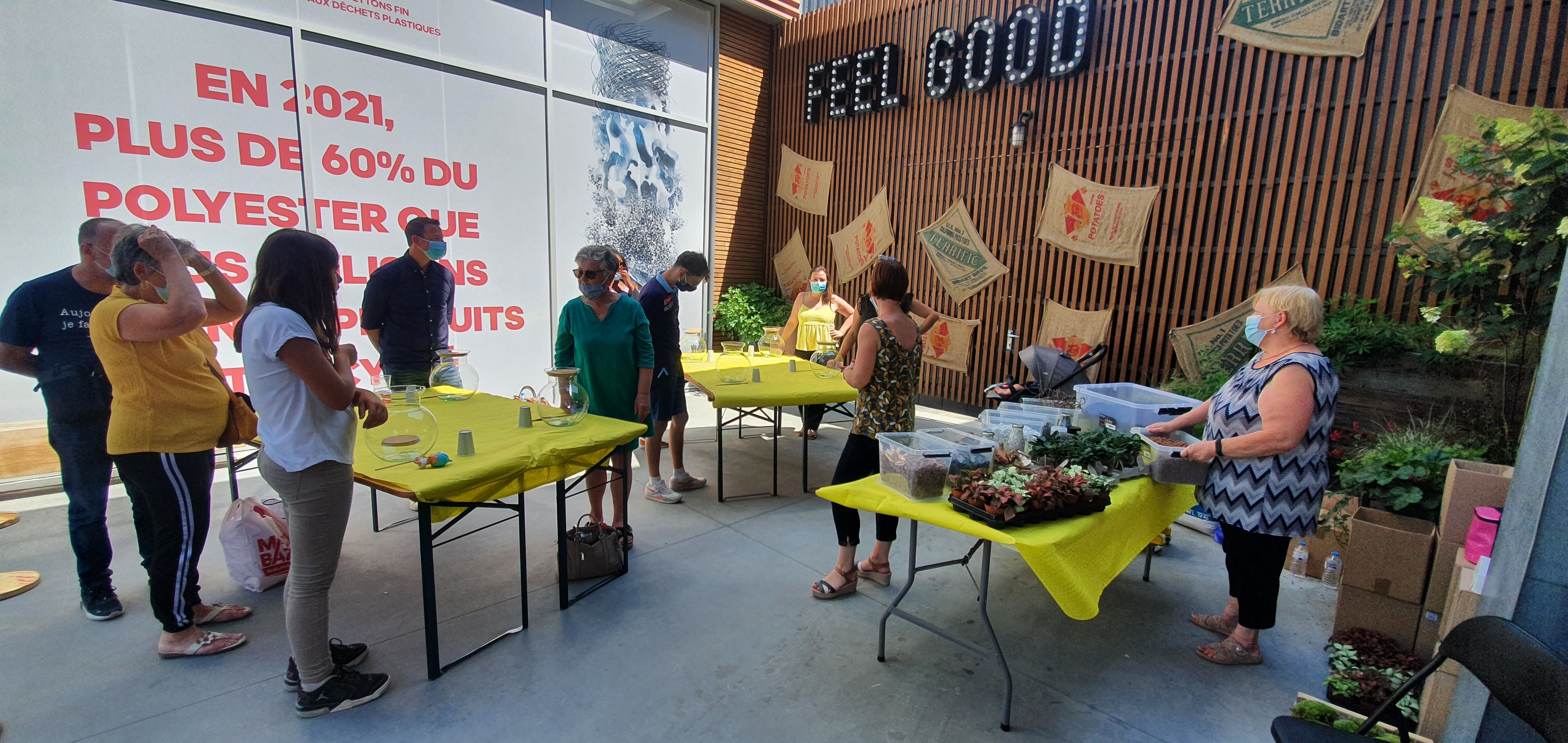 Chocoladeworkshop Luik · team maakt truffels aan een marmerblad · INNOV'events