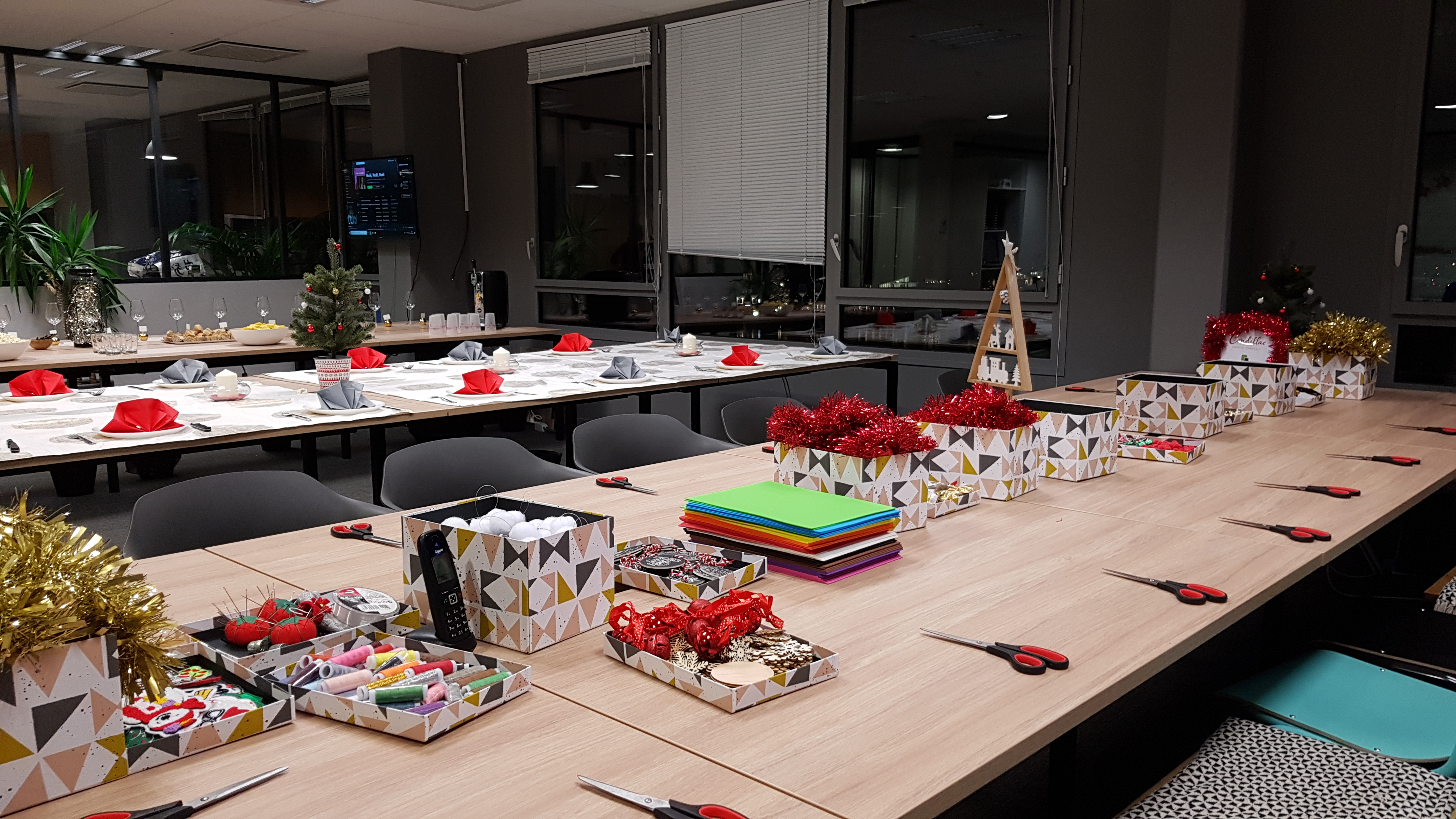 Lieu événementiel atelier colorimétrie Liège vue Meuse depuis terrasse hôtel · INNOV'events
