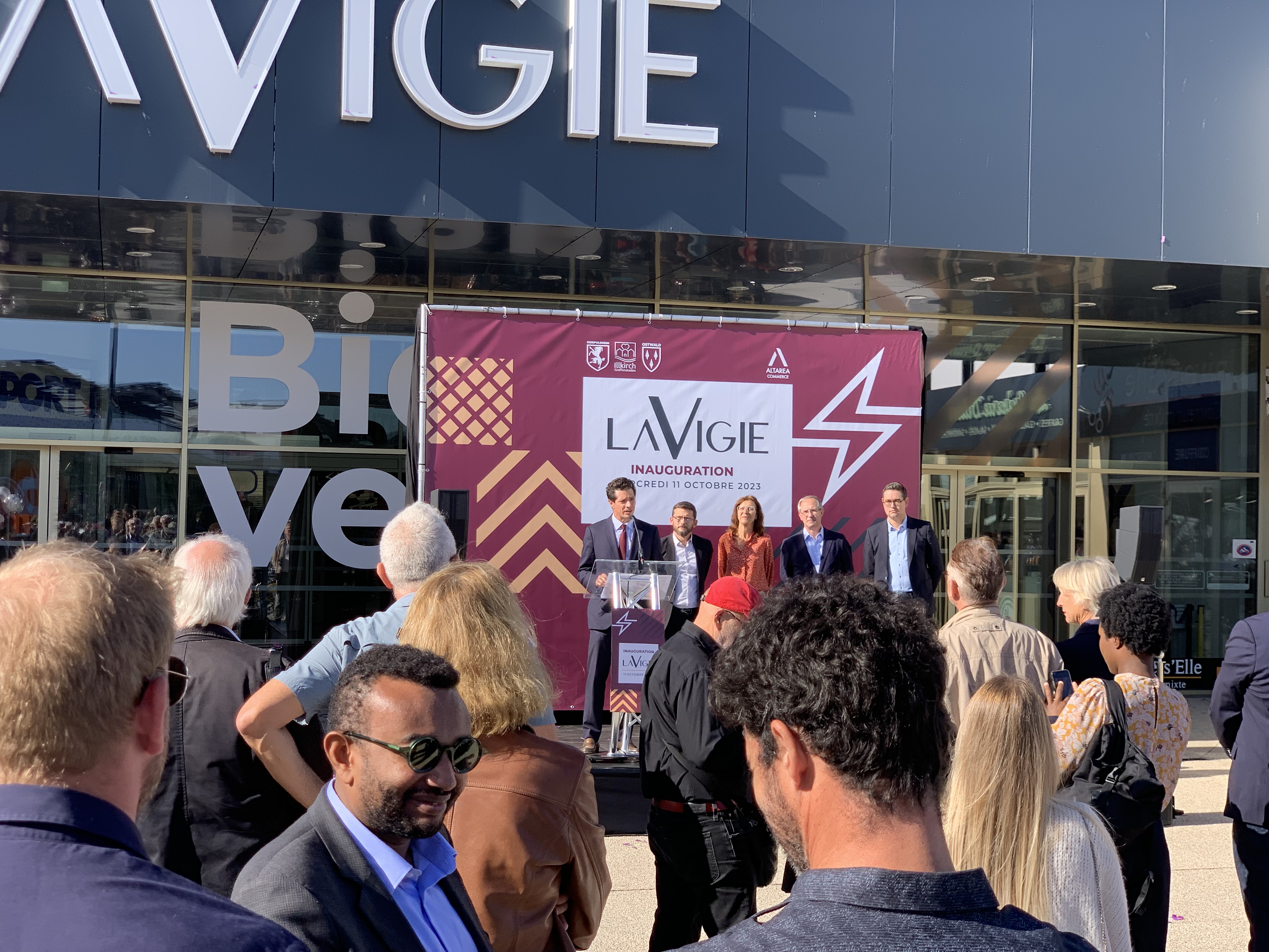 Corporate Grand Opening Antwerp port waterfront guest arrival · INNOV'events