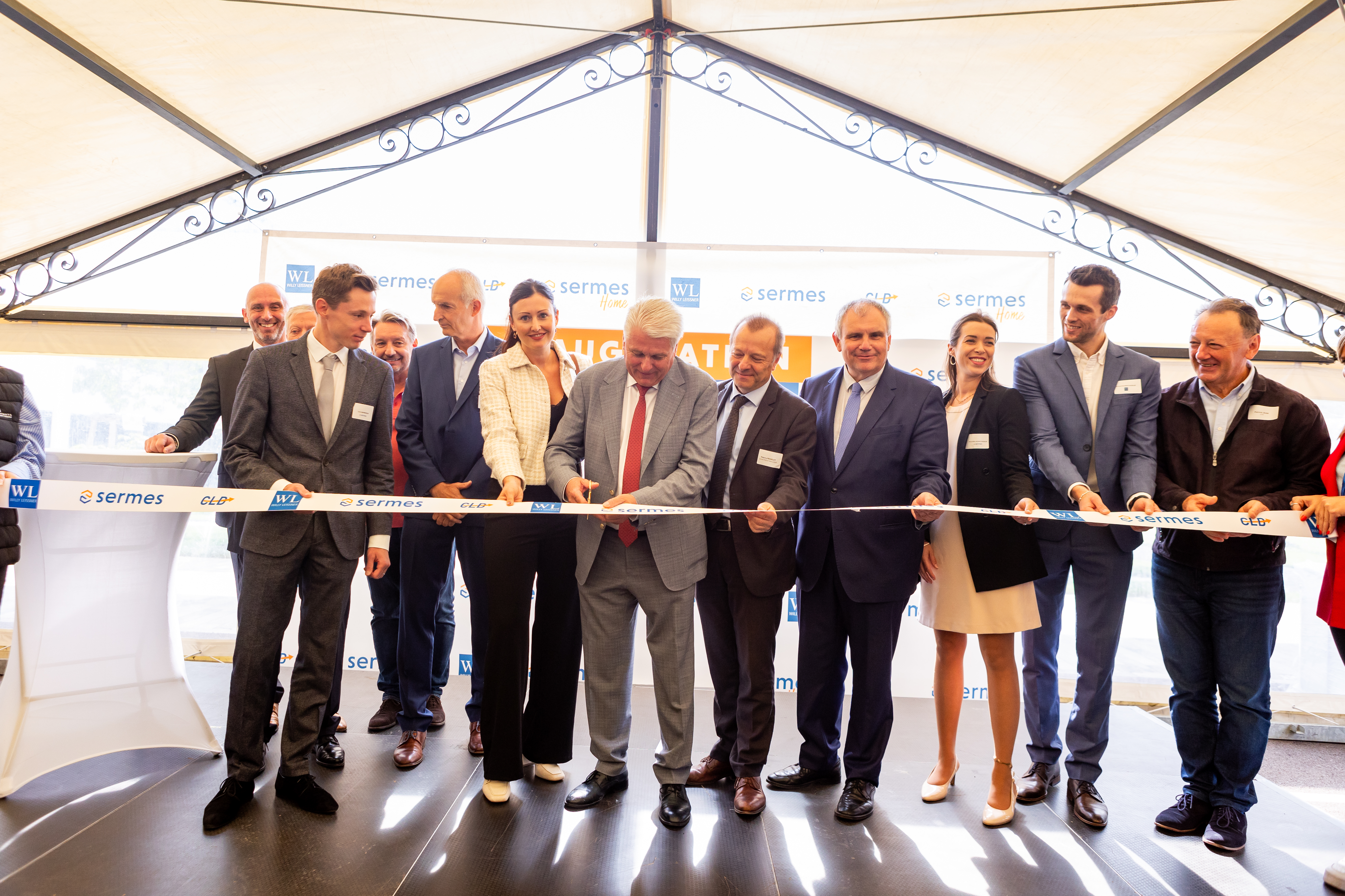 Inauguration grand public inauguration Anvers accueil invités sur parvis · INNOV'events
