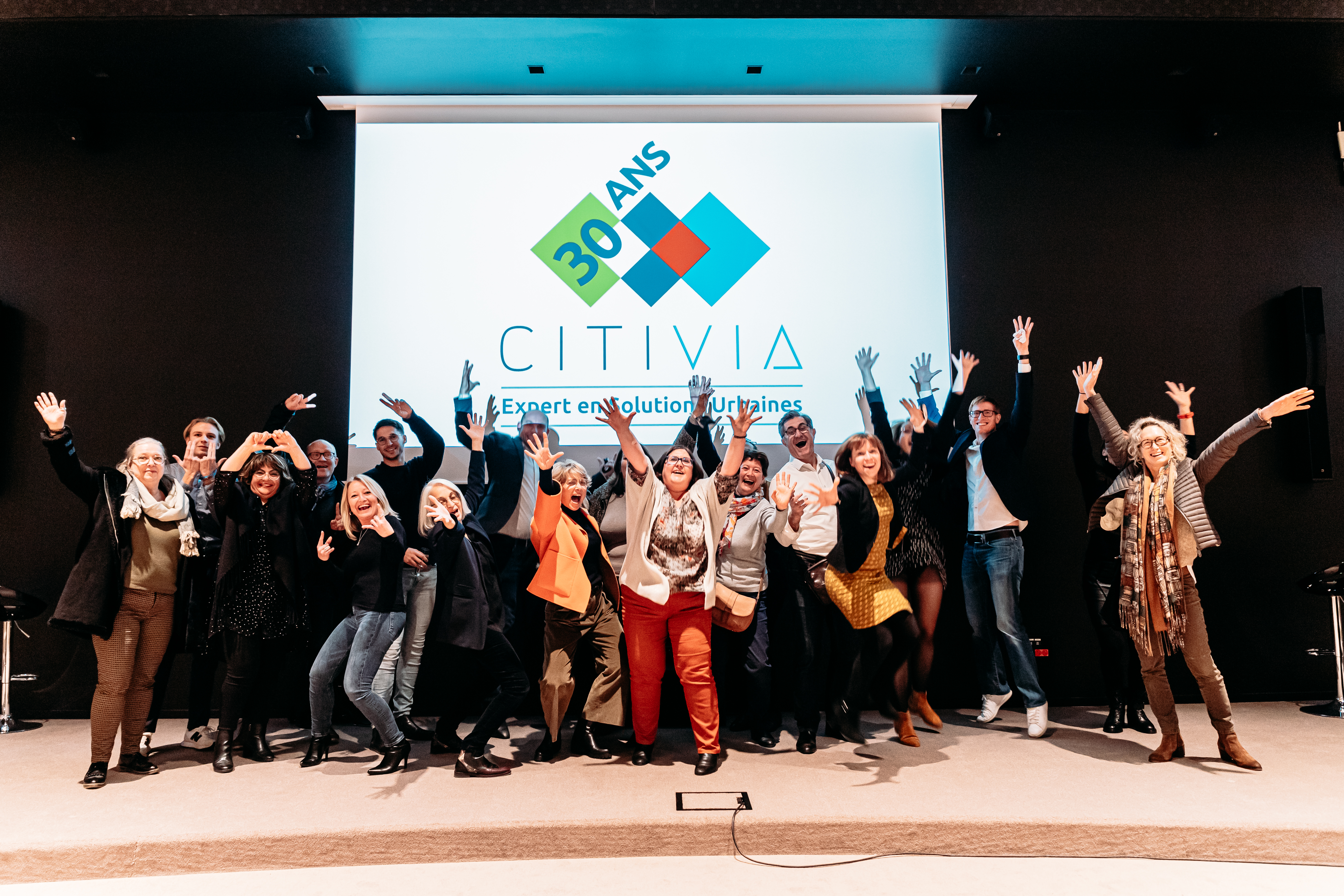 Challenge collectif Bruxelles équipes corporate en action à Tour & Taxis · INNOV'events événementiel