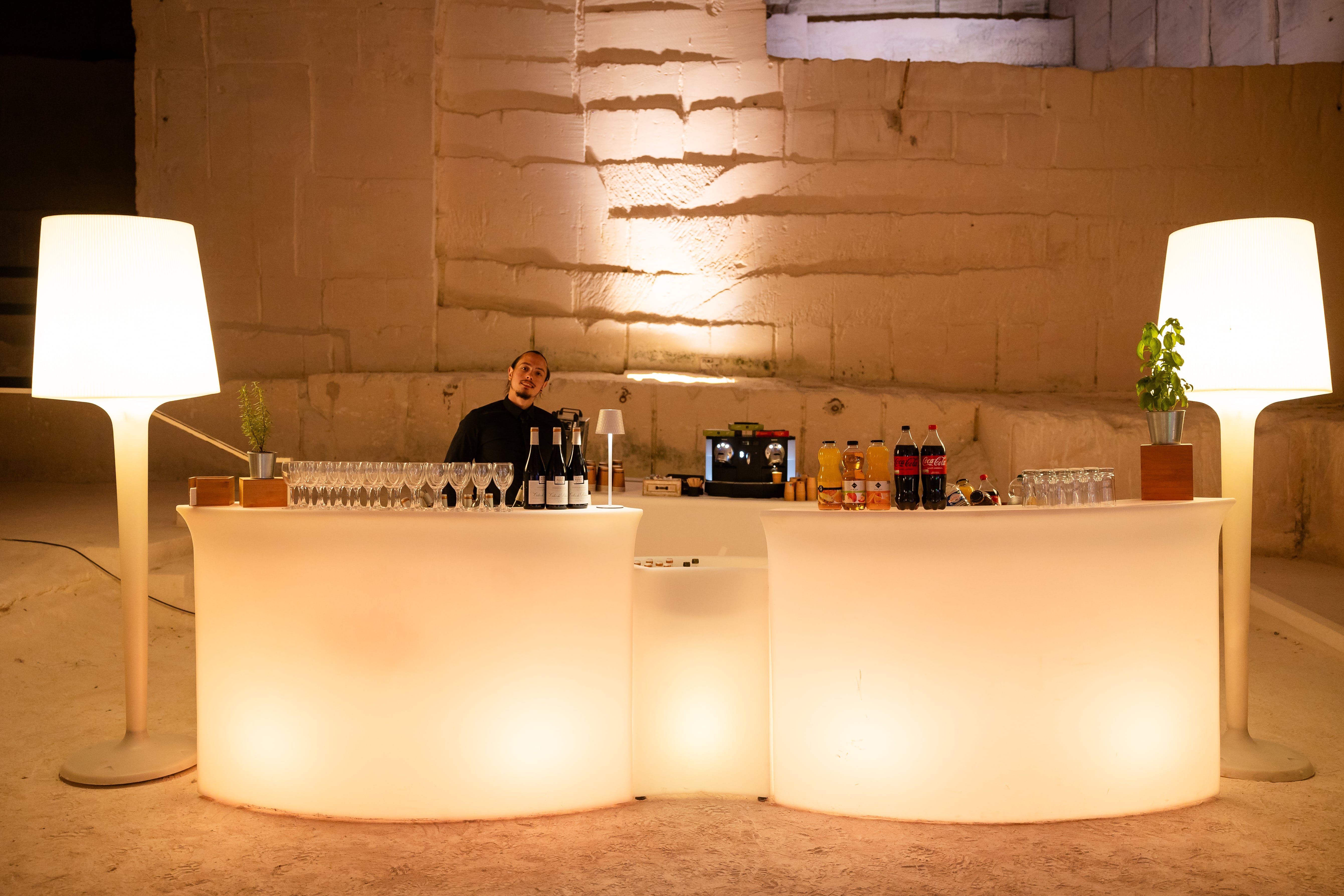 Cocktailreceptie LED meubilair verhuur Antwerpen verlichte bars Eilandje · INNOV'events
