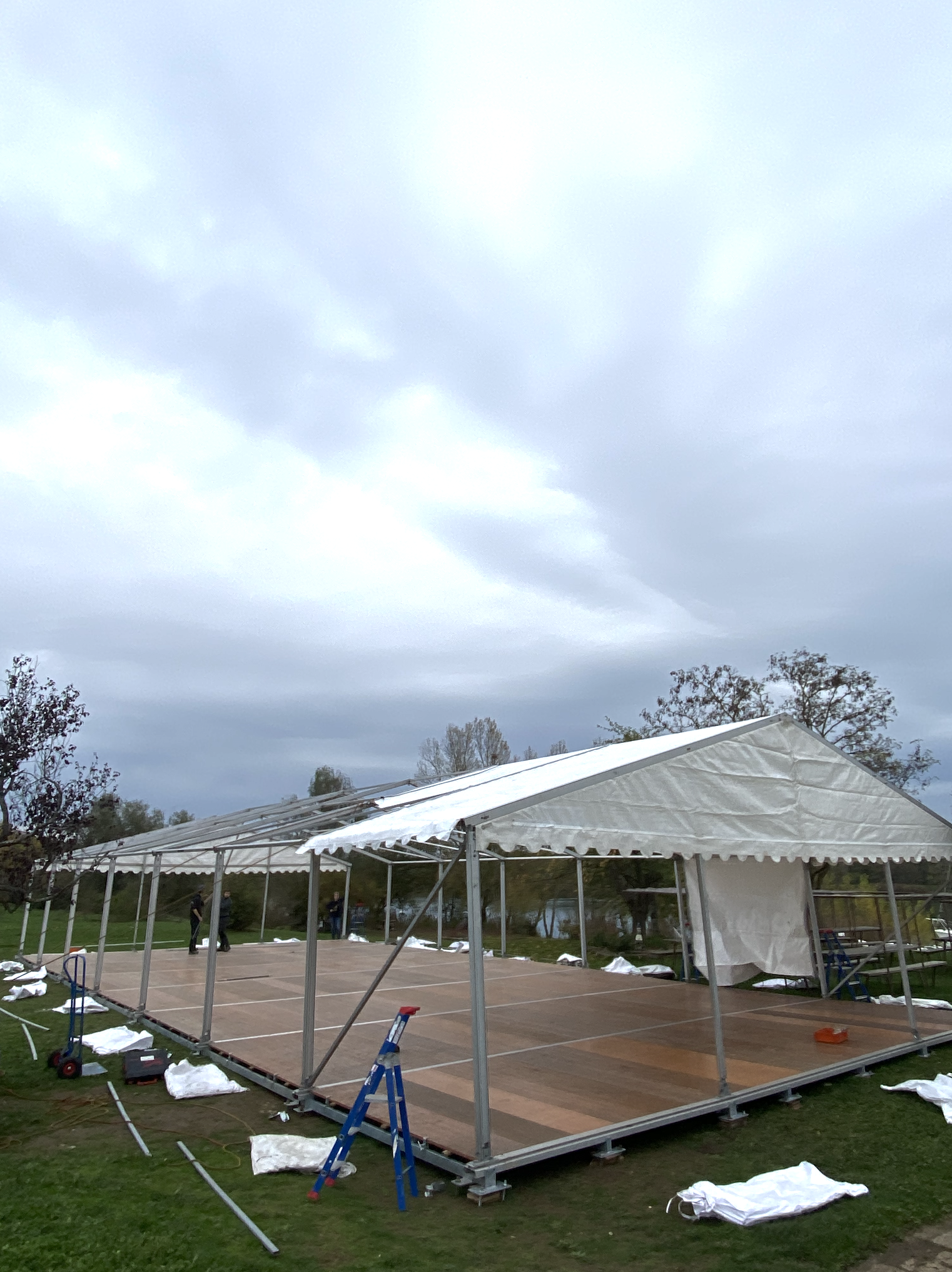 Teambuilding outdoor tentbasis Luik groep activiteiten groen domein · INNOV'events