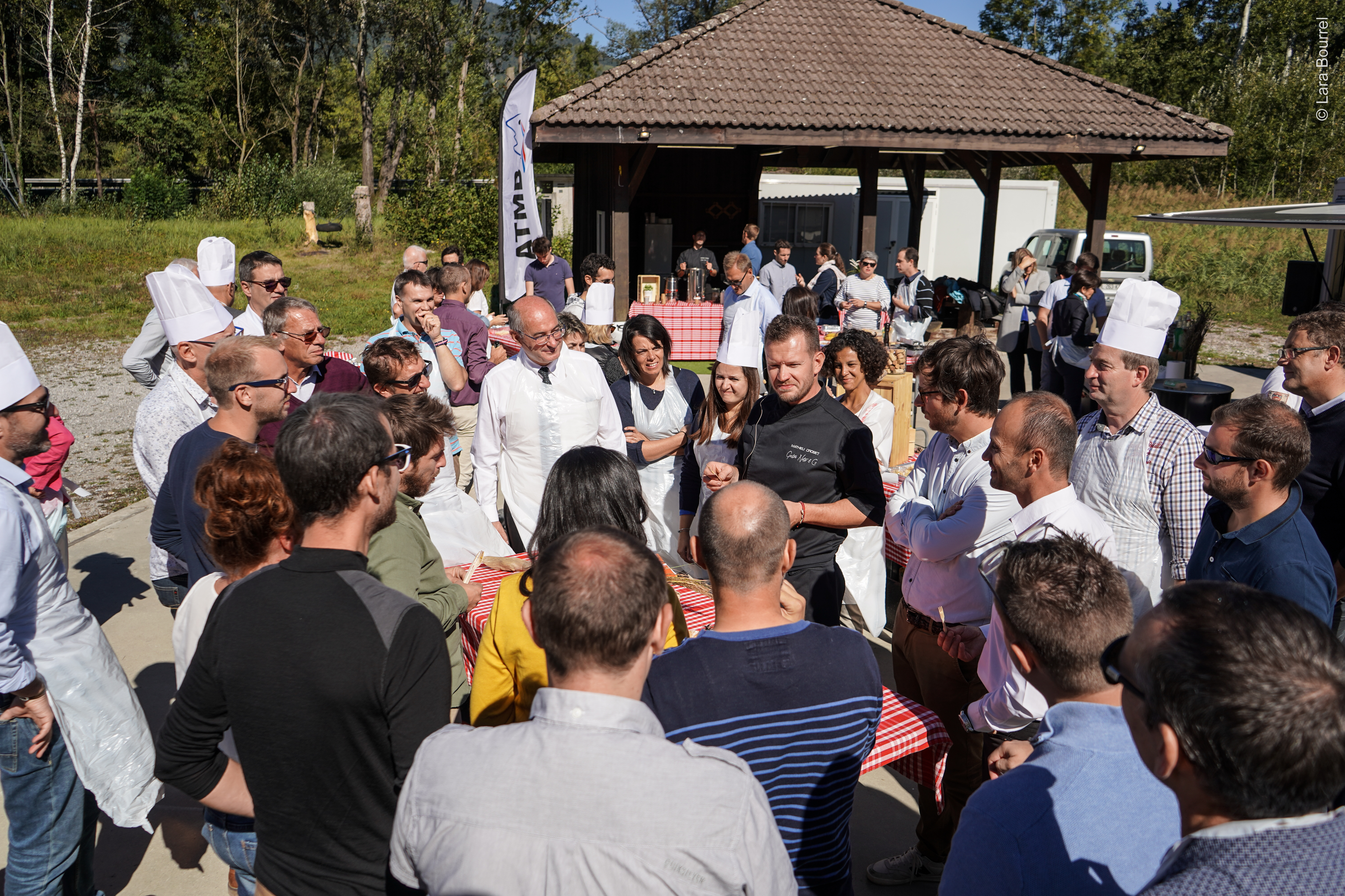 Kookworkshop voor teams culinaire belevenis Antwerpen brigades aan werk in professionele keuken · INNOV'events