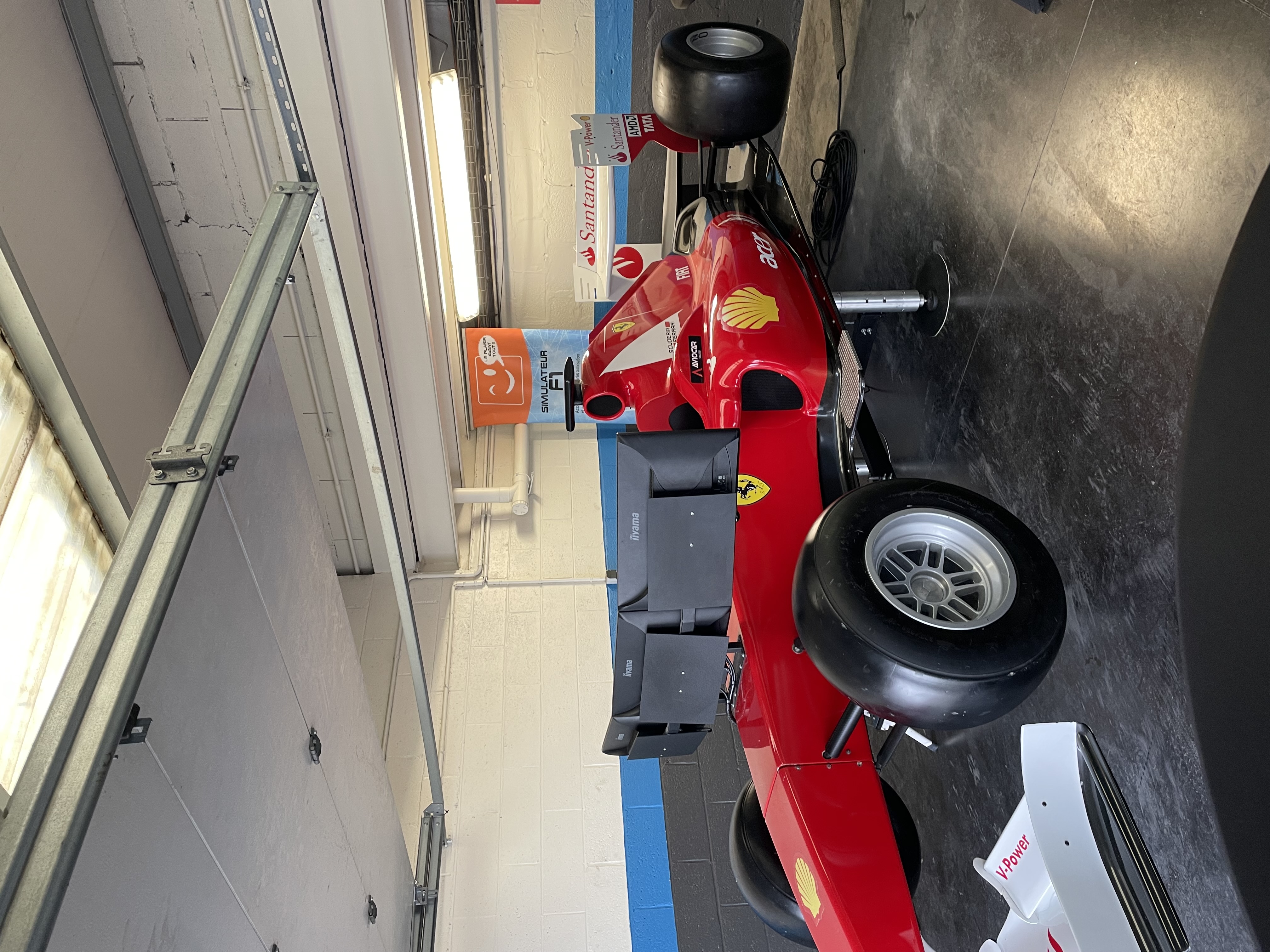 Lieu événementiel simulation circuit automobile Liège vue Meuse bord de quai espaces modulables · INNOV'events