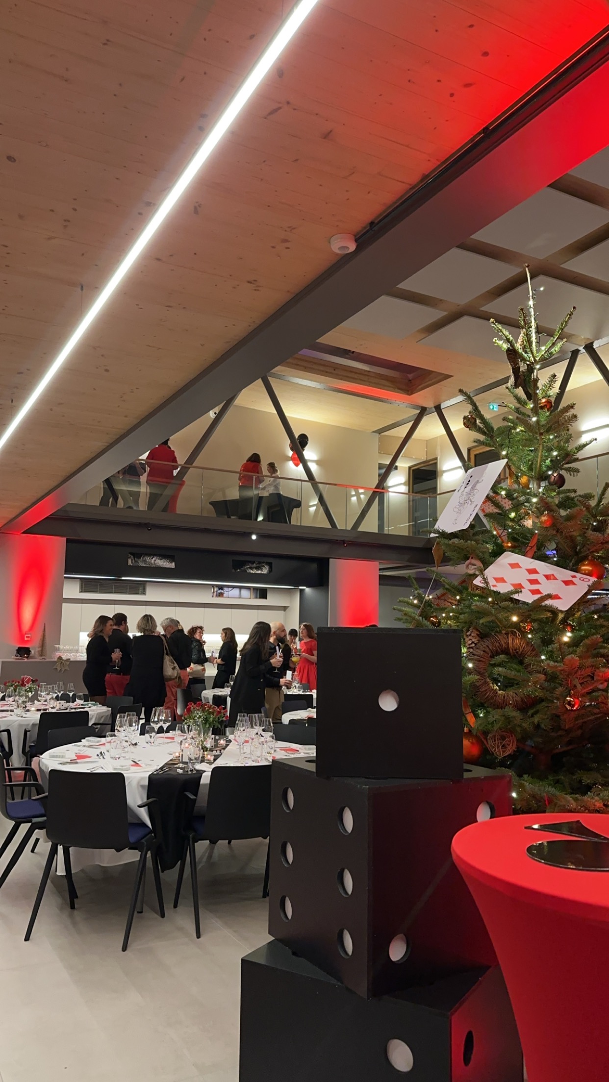 Seated gala dinner corporate Christmas party Liege grand hall · INNOV'events