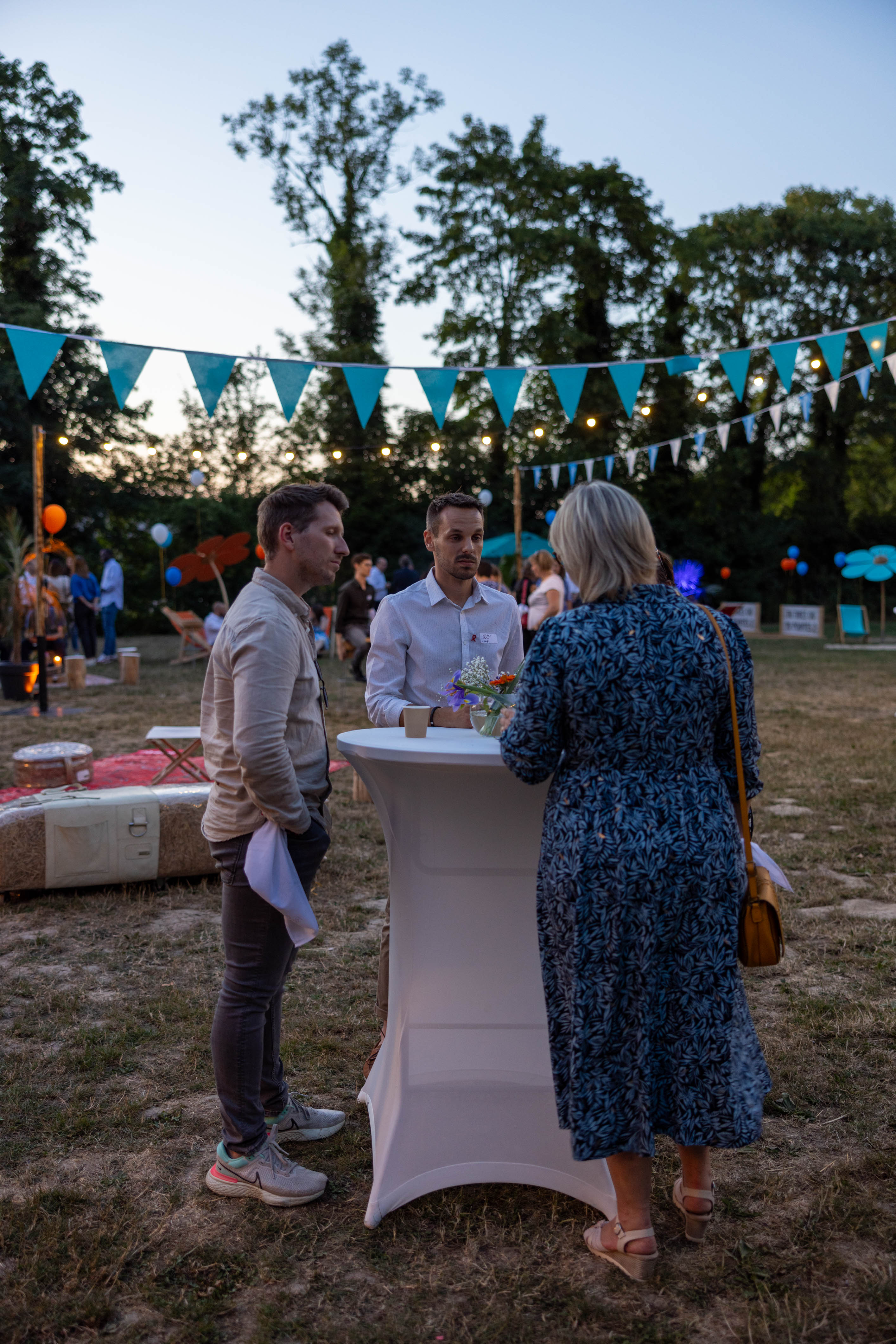 Outdoor team activity corporate event Brussels estate lawn games afternoon · INNOV'events