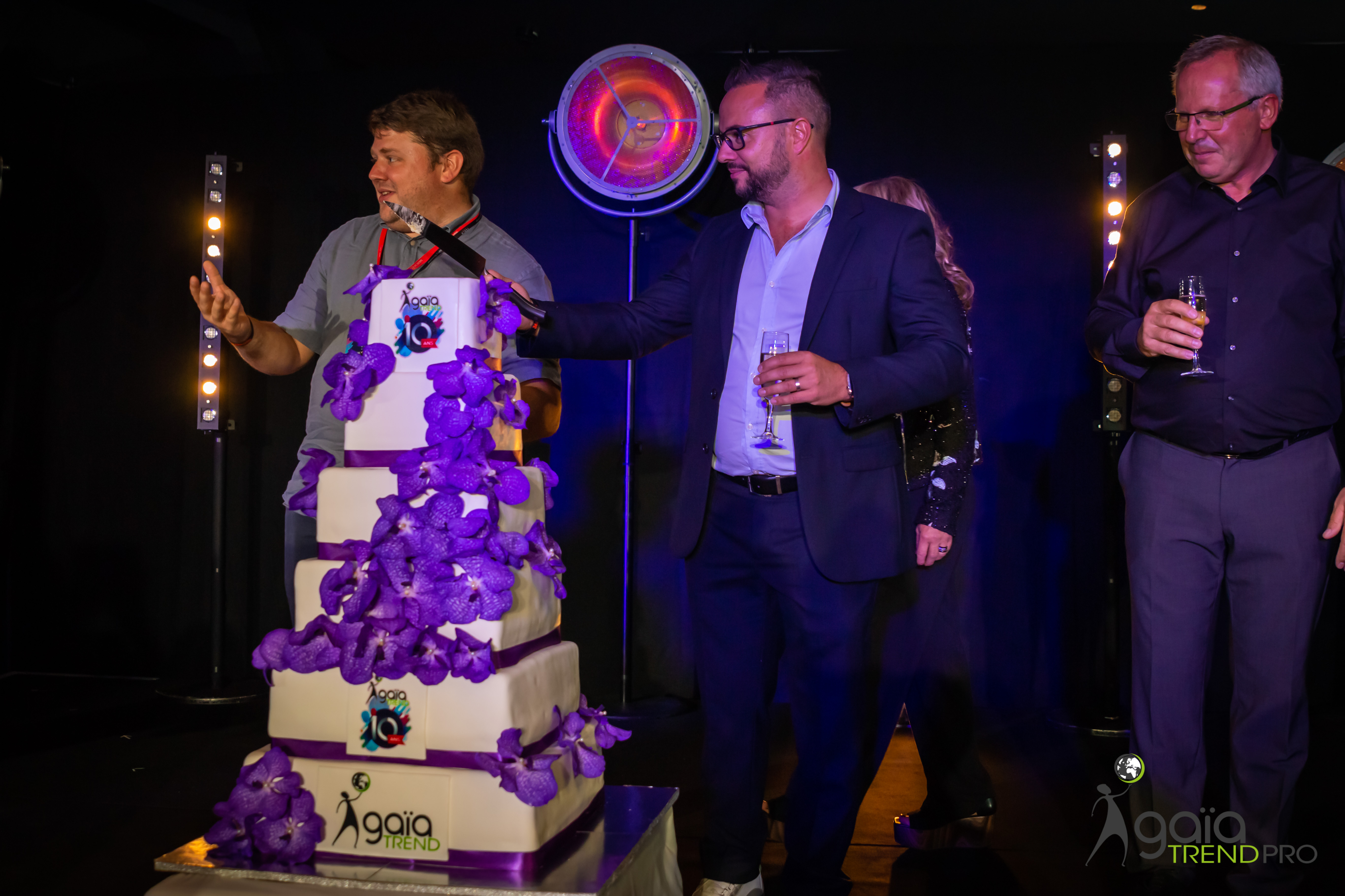 Lichtbranding inhuldiging Antwerpen havenfaçade nacht bedrijf · INNOV'events