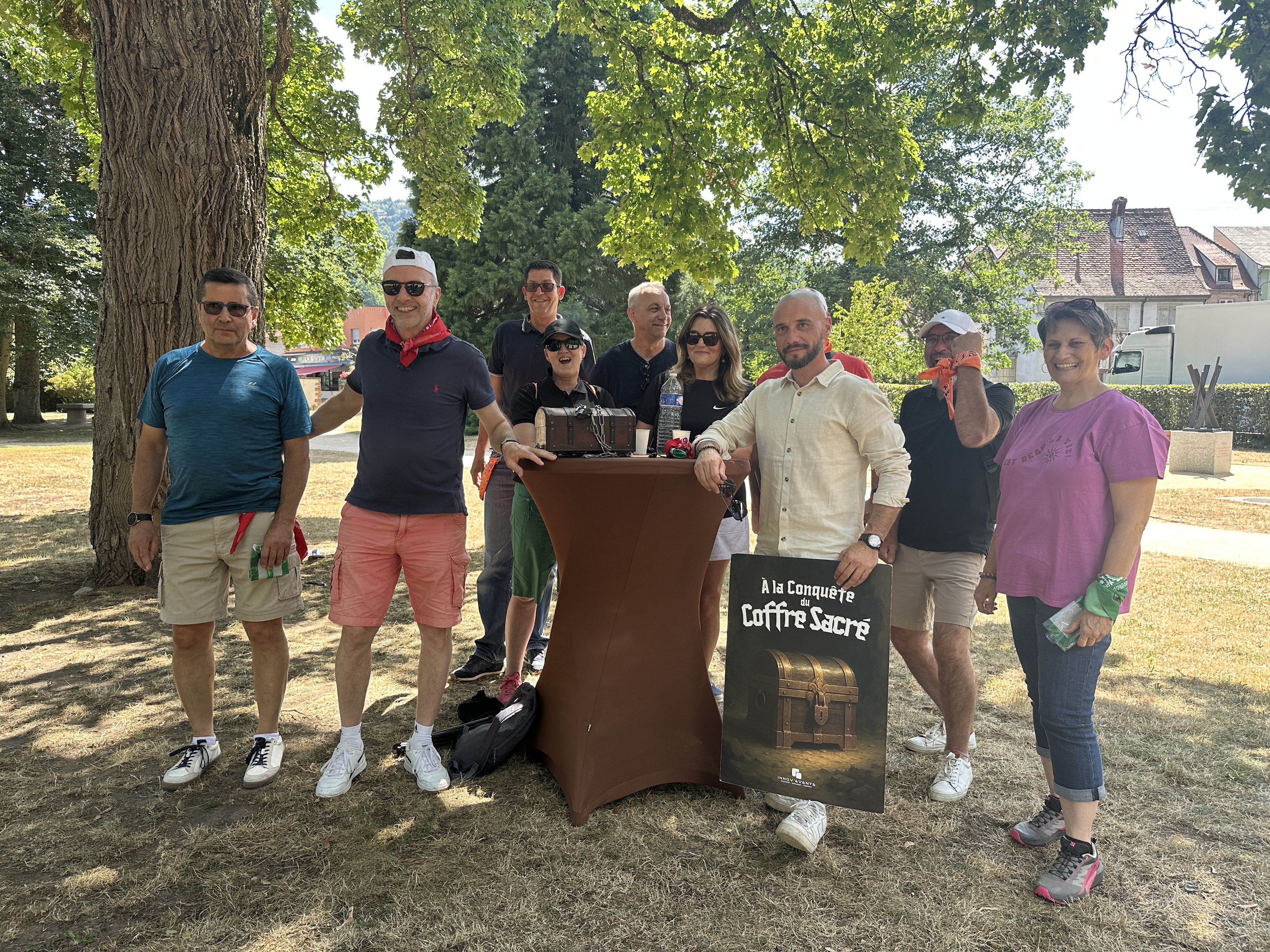 Outdoor stadsteambuilding Brussel groep navigeert door historische wijken · INNOV'events