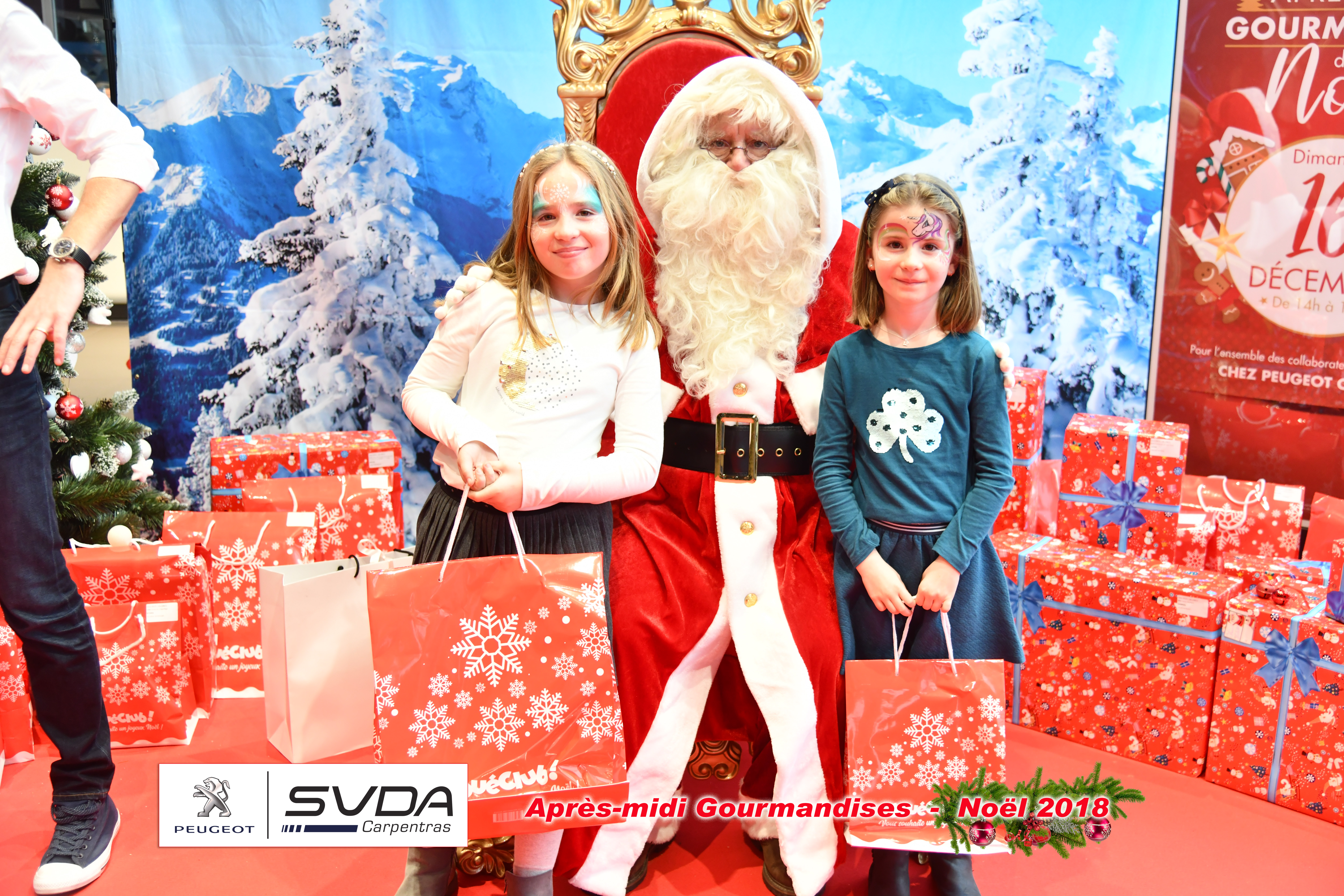 Animation goûter de Noël Bruxelles enfants tables décorées · INNOV'events