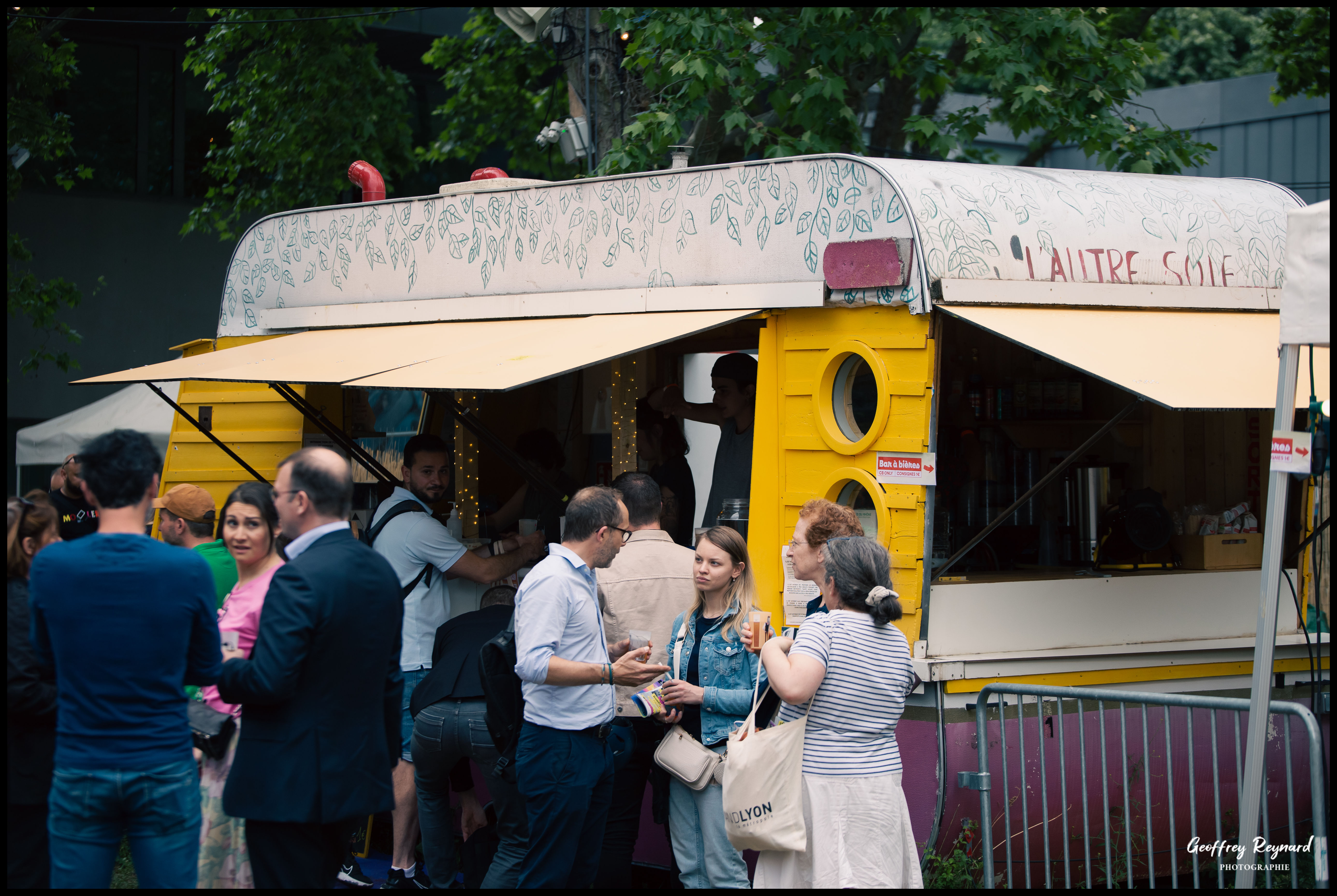 Walking dinner food truck soirée entreprise Bruxelles Tour & Taxis · INNOV'events