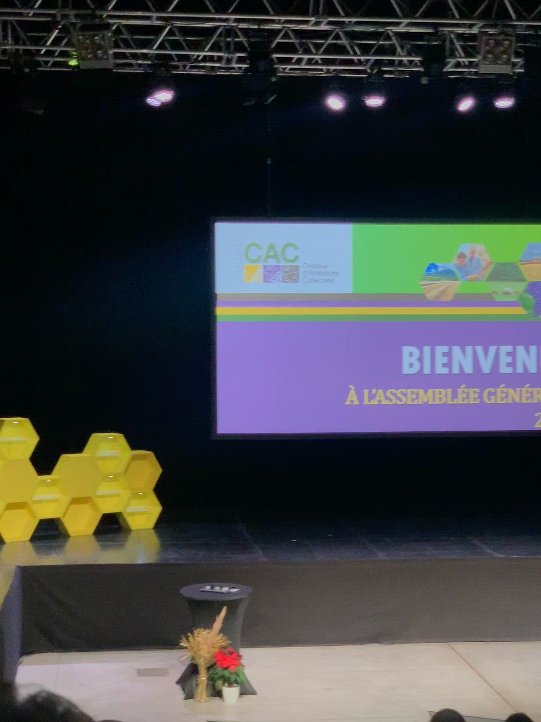 Lieu événementiel assemblée générale Bruxelles vue façade Tour et Taxis brique rouge · INNOV'events