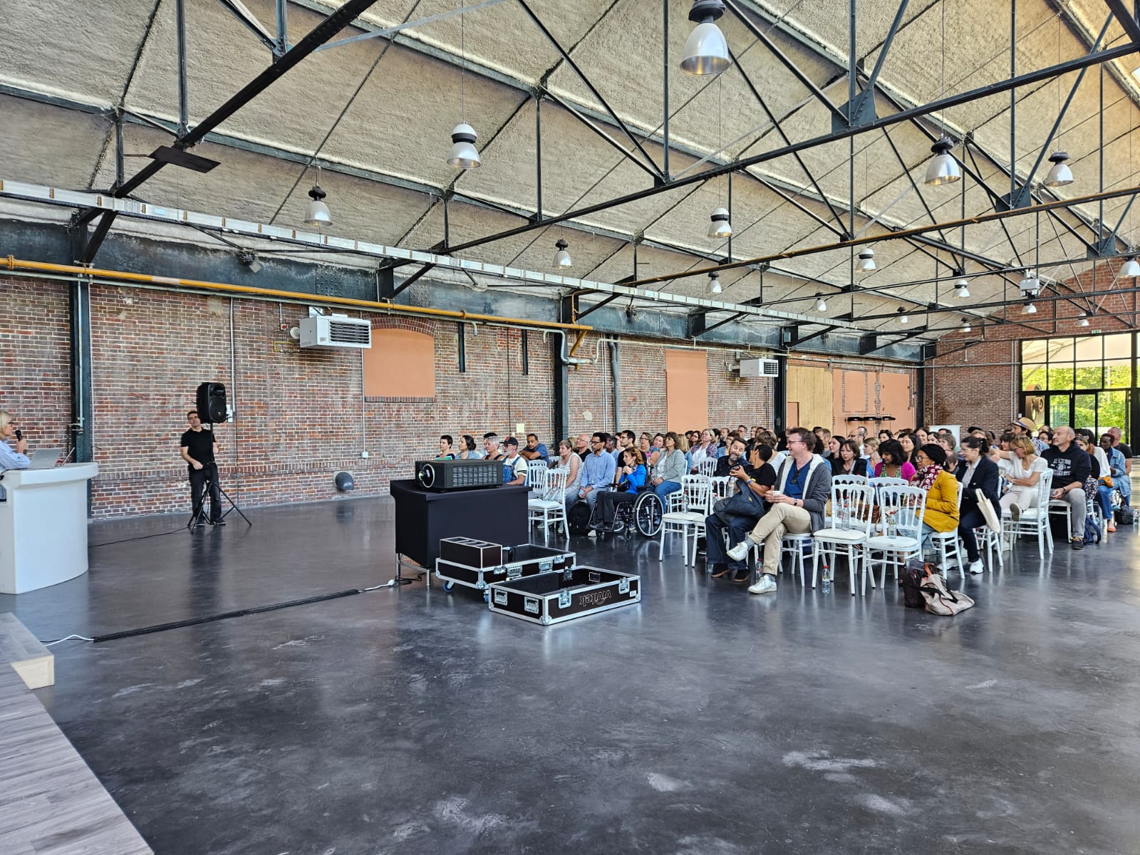 Lieu événementiel assemblée générale Liège vue Meuse façades · INNOV'events