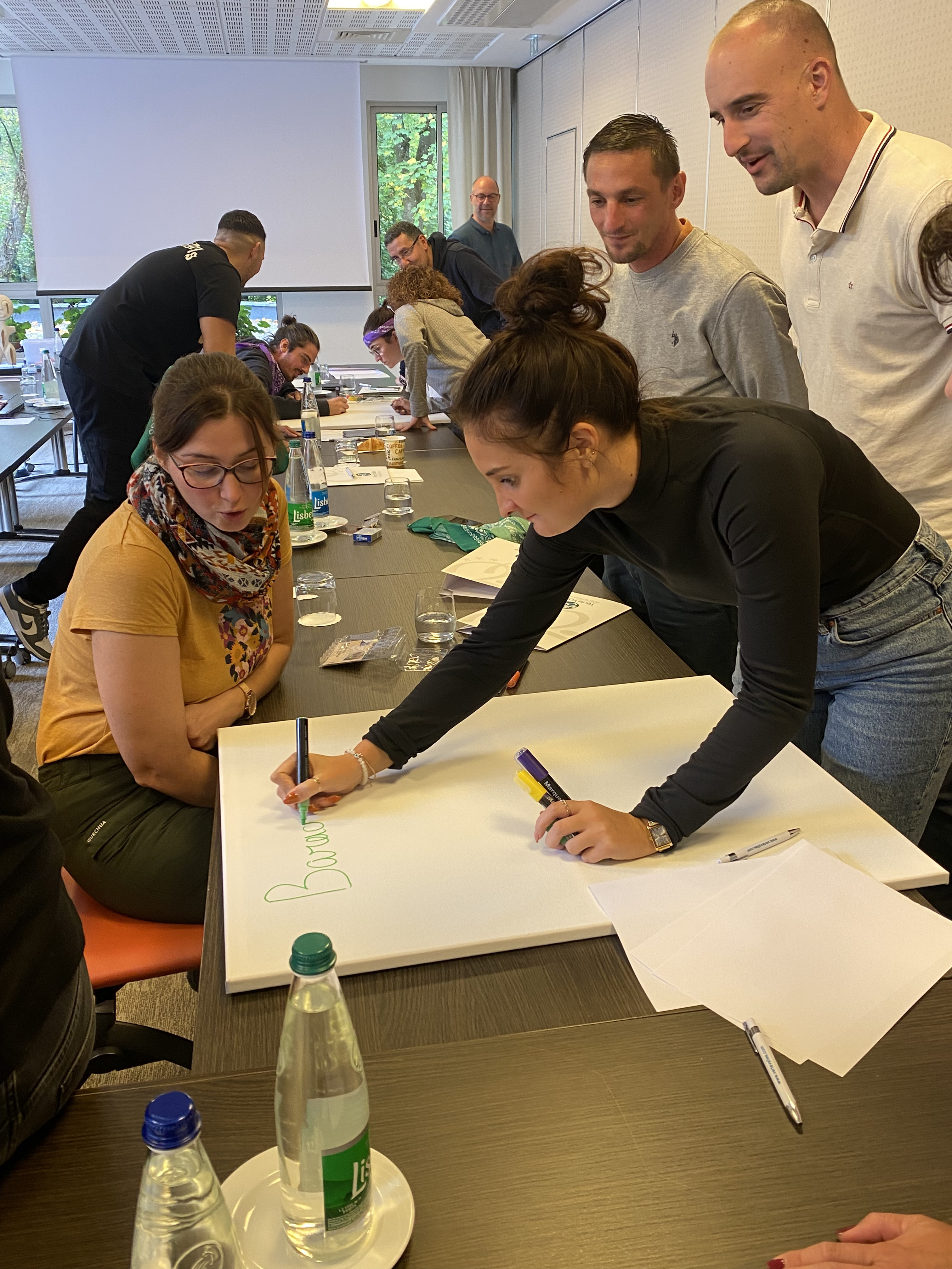 Teambuilding Brussel deelnemers buiten Bos van Terkameren activiteit · INNOV'events