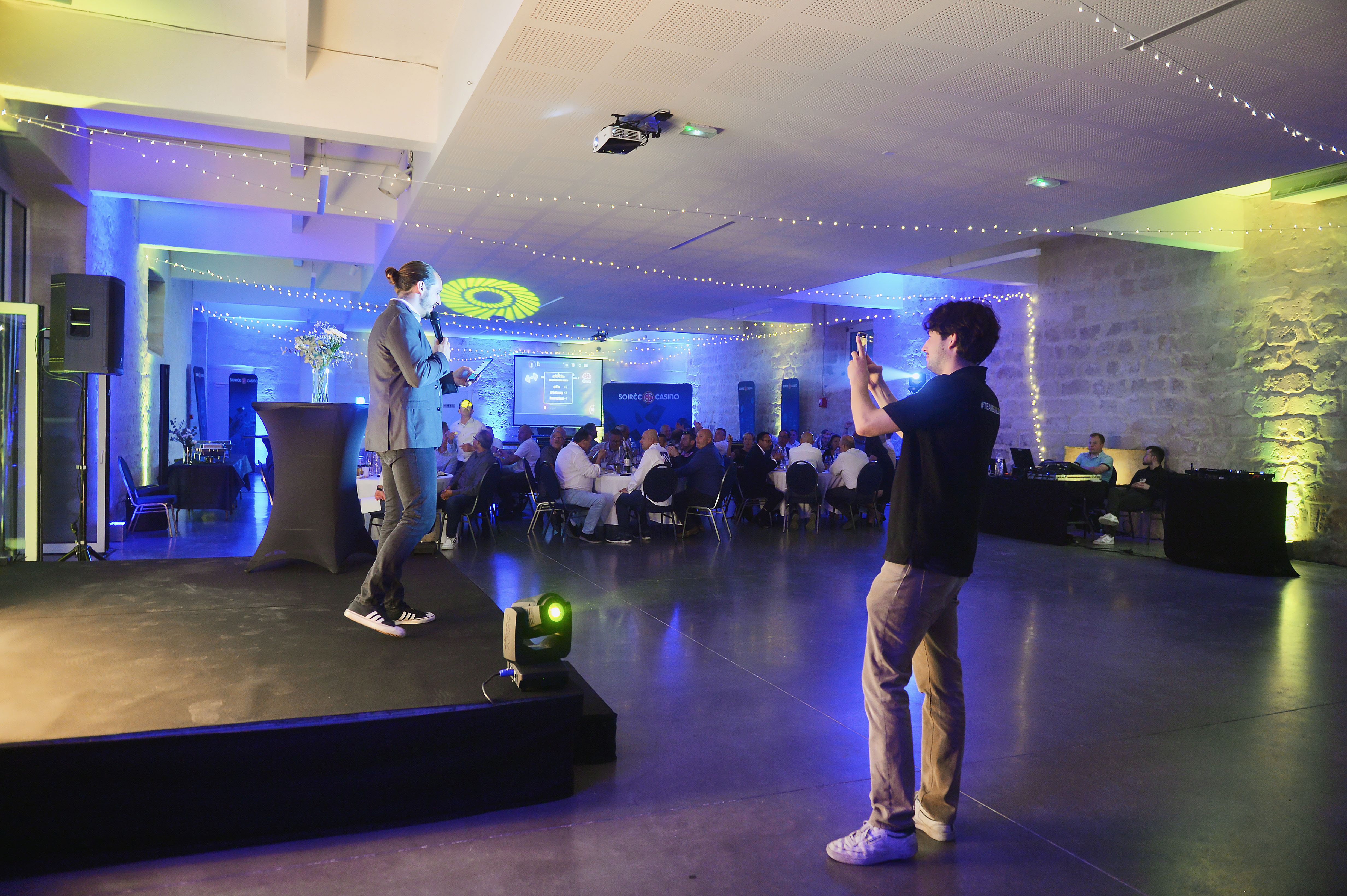 Technique son Liège setup consoles audio pour kick-off d'entreprise · INNOV'events